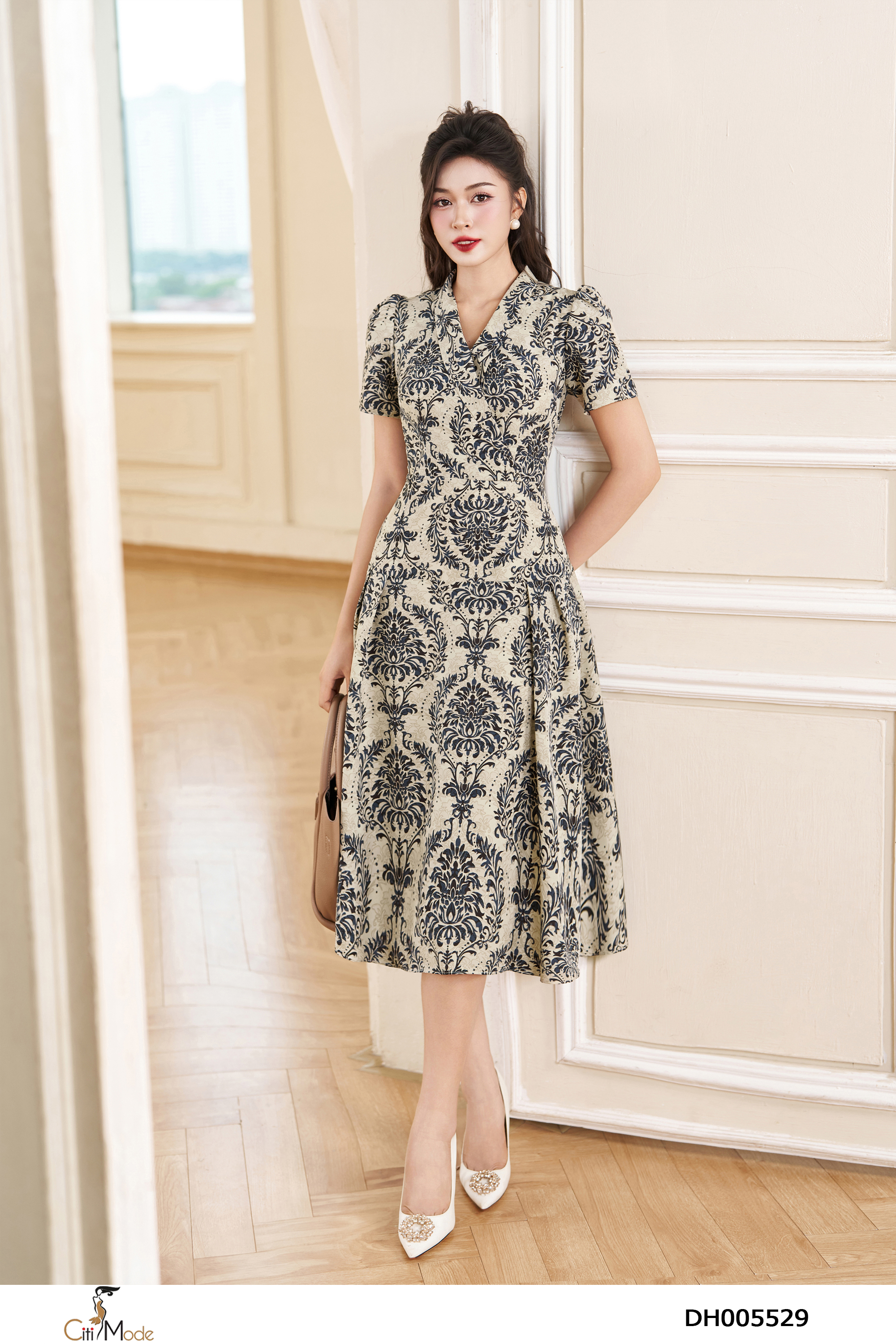 Đầm xòe hoa tiết nổi cổ vest tay cộc_thumbnail_3