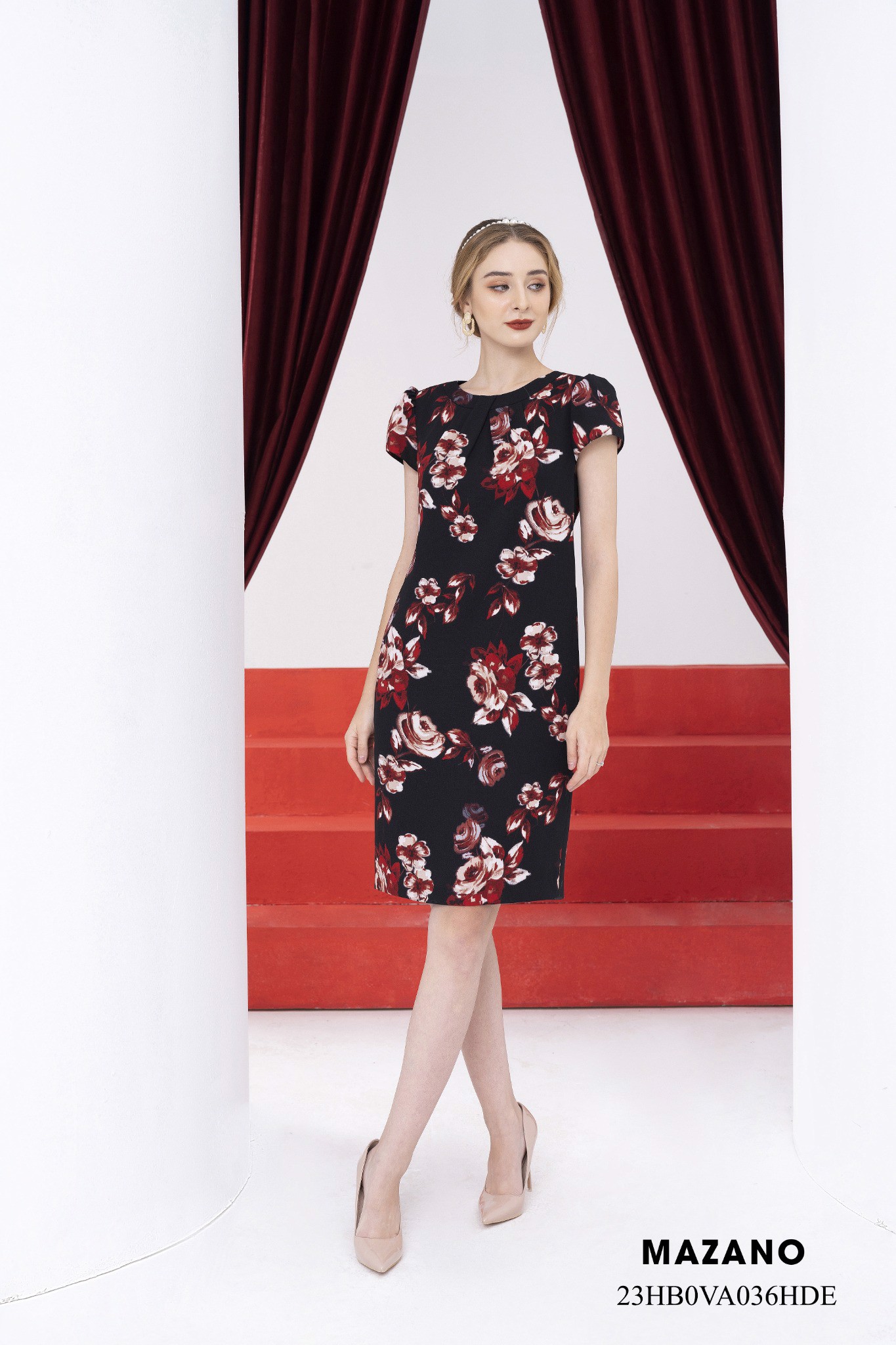 Đầm đen suông cổ xếp ly công sở 23HB0VA036HDE