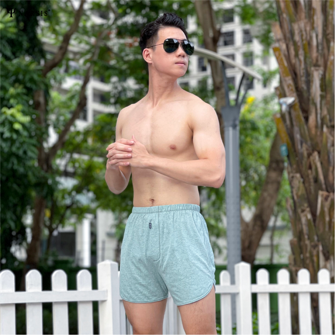 Quần đùi Narsis S24006 kiểu dáng rộng rãi, chất liệu mềm mại, dễ chịu khi mặc.