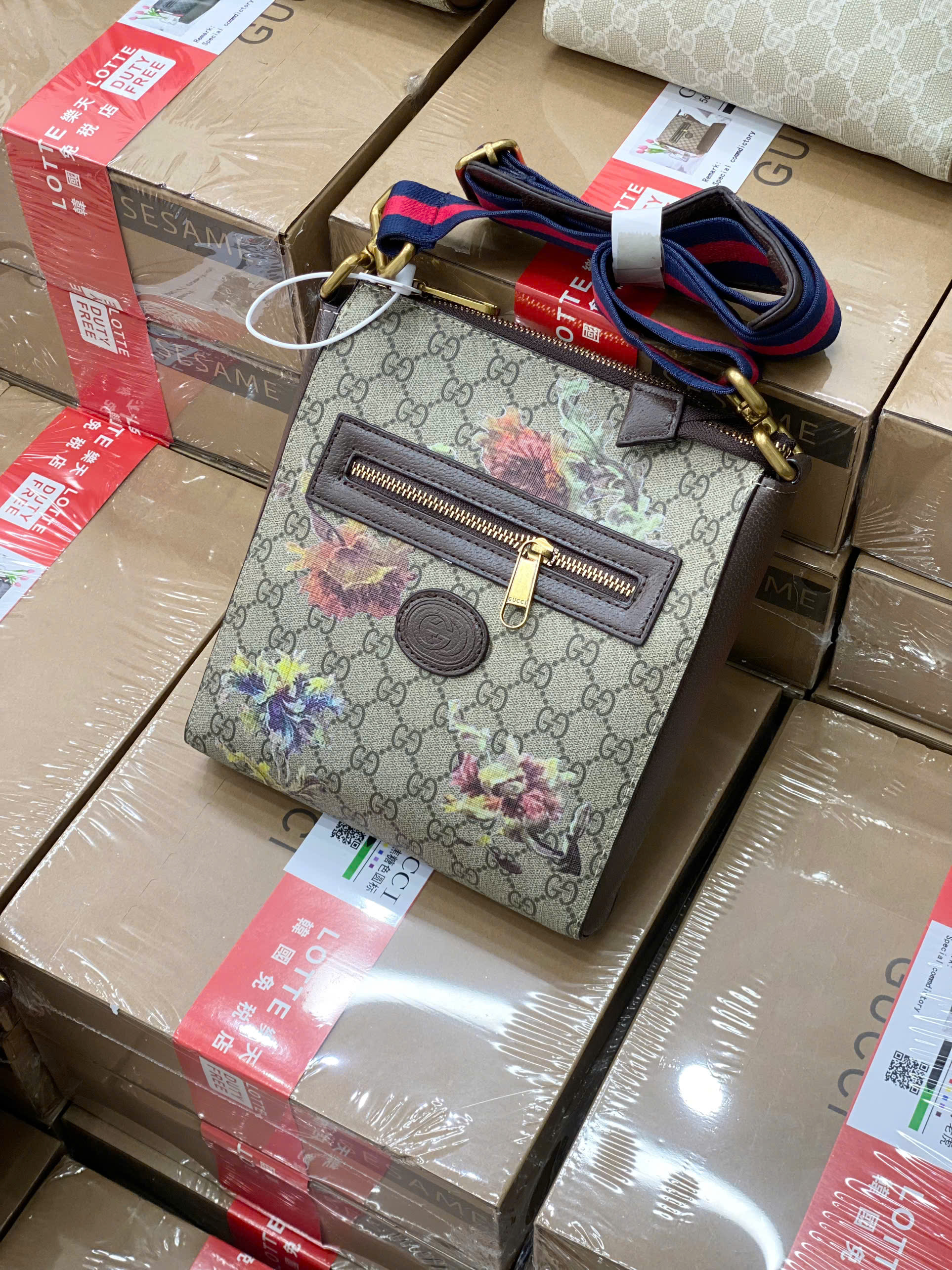 Túi Đeo Chéo Gucci GG Supreme Messenger Bag_thumbnail_24