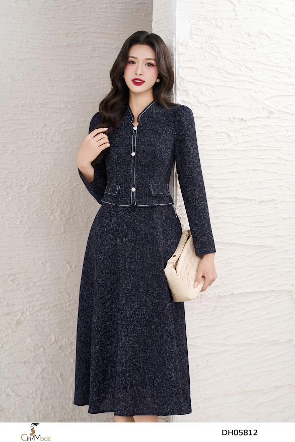 Đầm xòe dạ tím than tay dài cổ cách điệu cơi túi giả