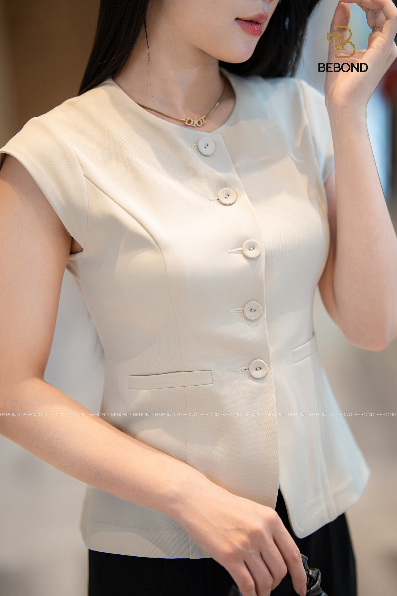 Áo kiểu đính cúc bạc LUNA màu TRẮNG KEM