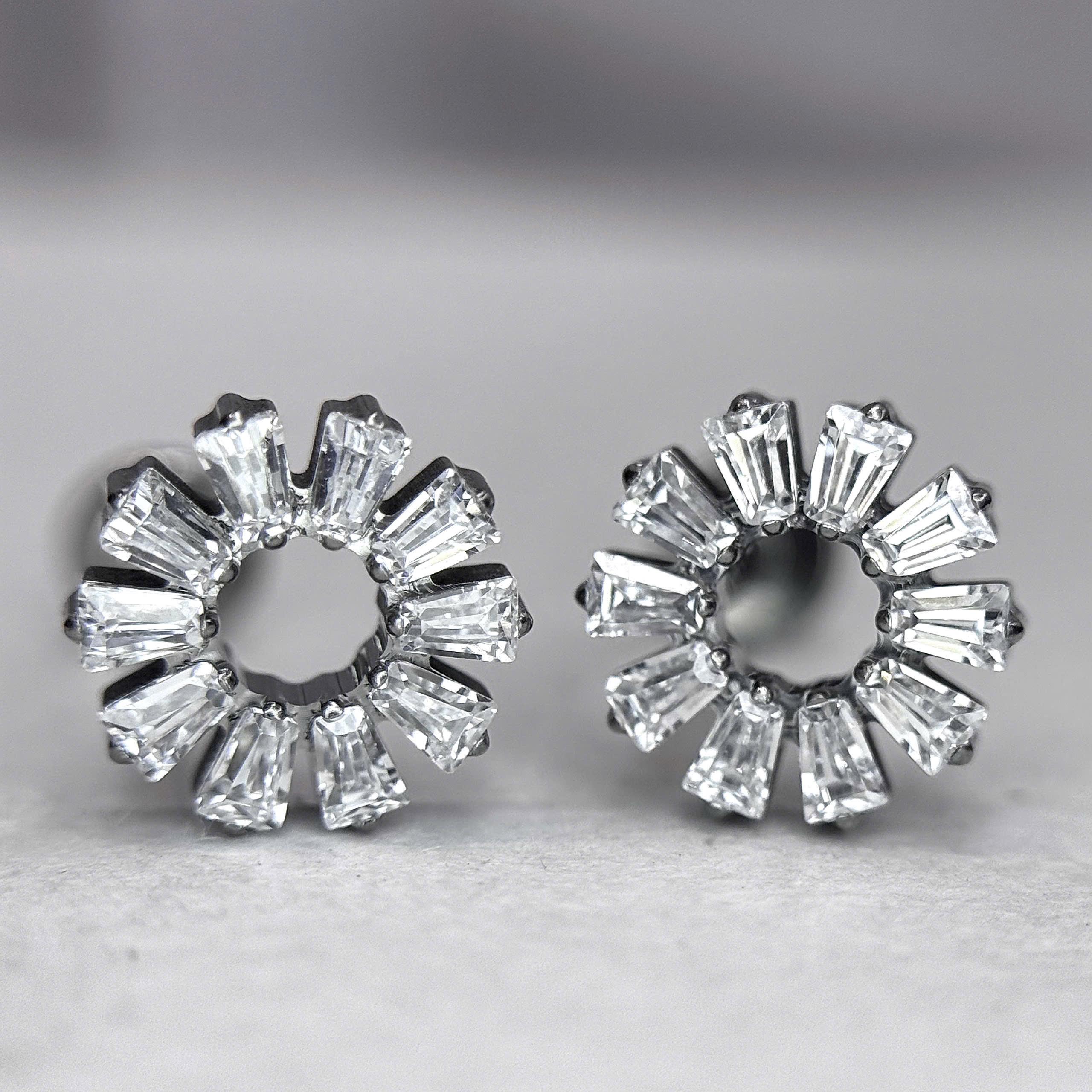 Khuyên kiểu titan đá viền tròn rỗng_thumbnail_2