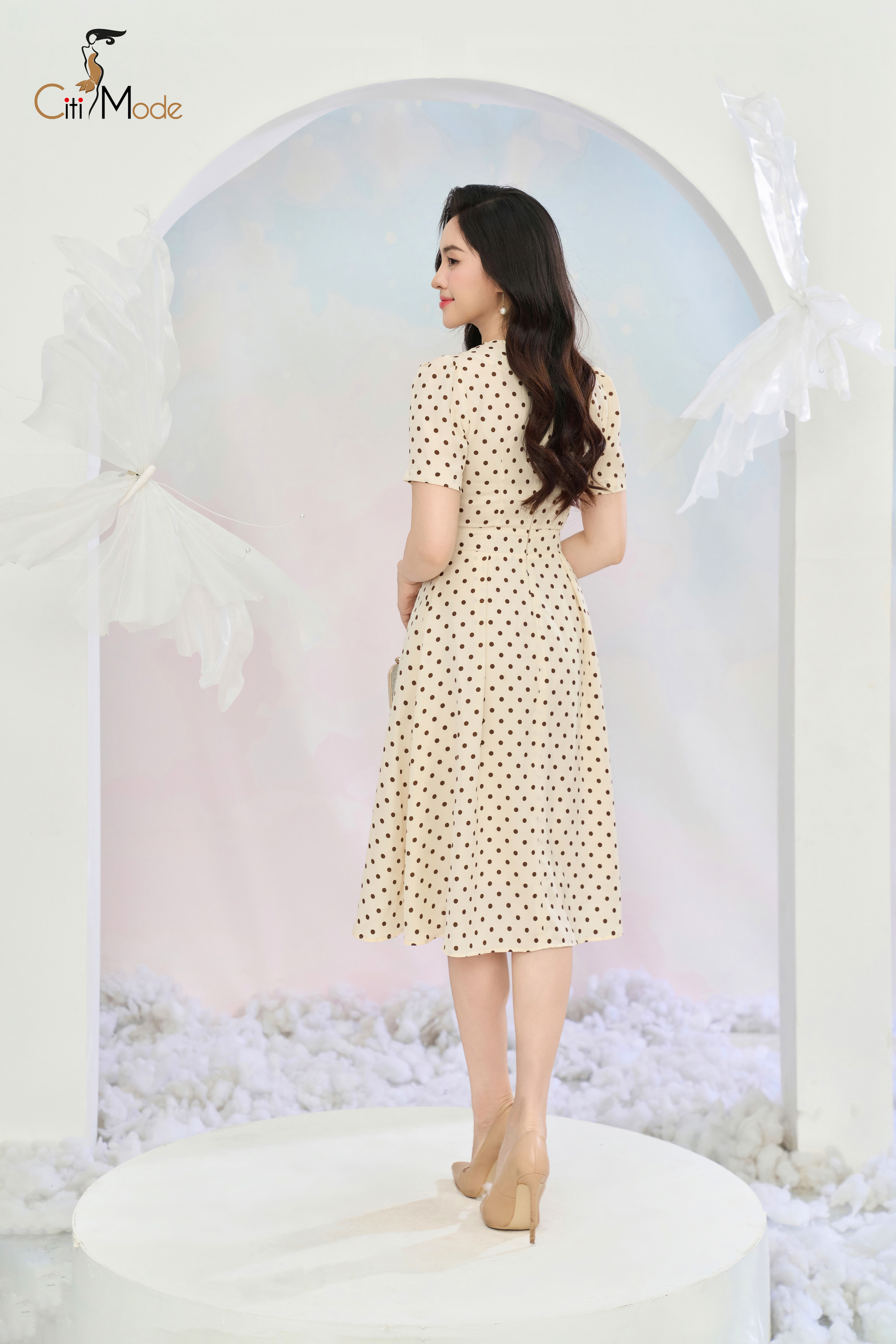 Đầm xoè chấm bi cổ viền đen phối nơ_thumbnail_1