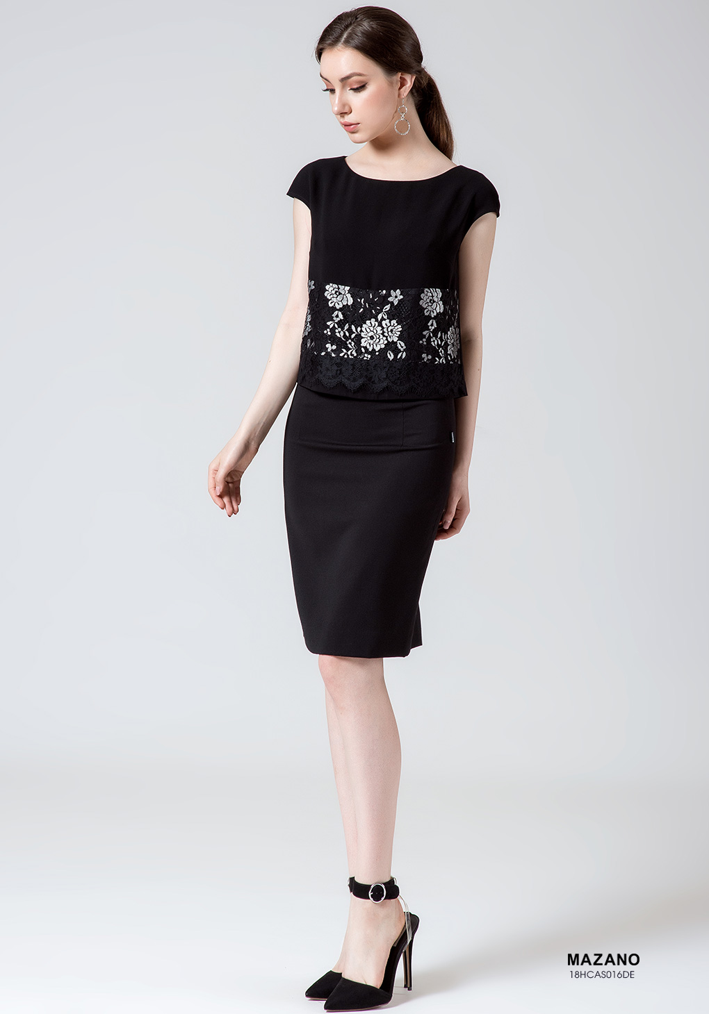 Áo croptop đen phối ren