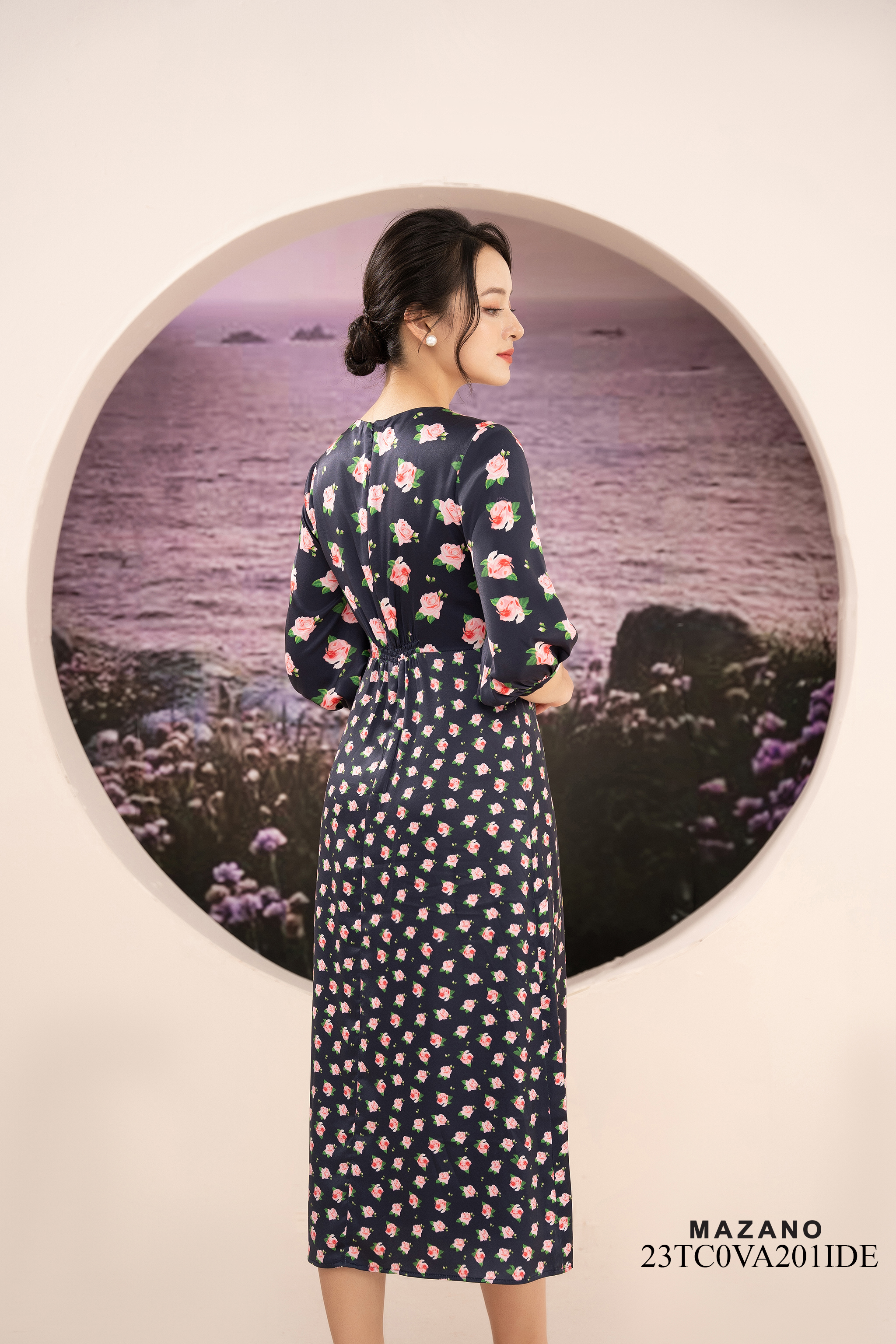 Váy Đầm Ôm Vải lụa dày Hoạ tiết hoa cách điệu Đính hoa thủ công Cổ V Tay lỡ Dài qua bắp chân_thumbnail_3