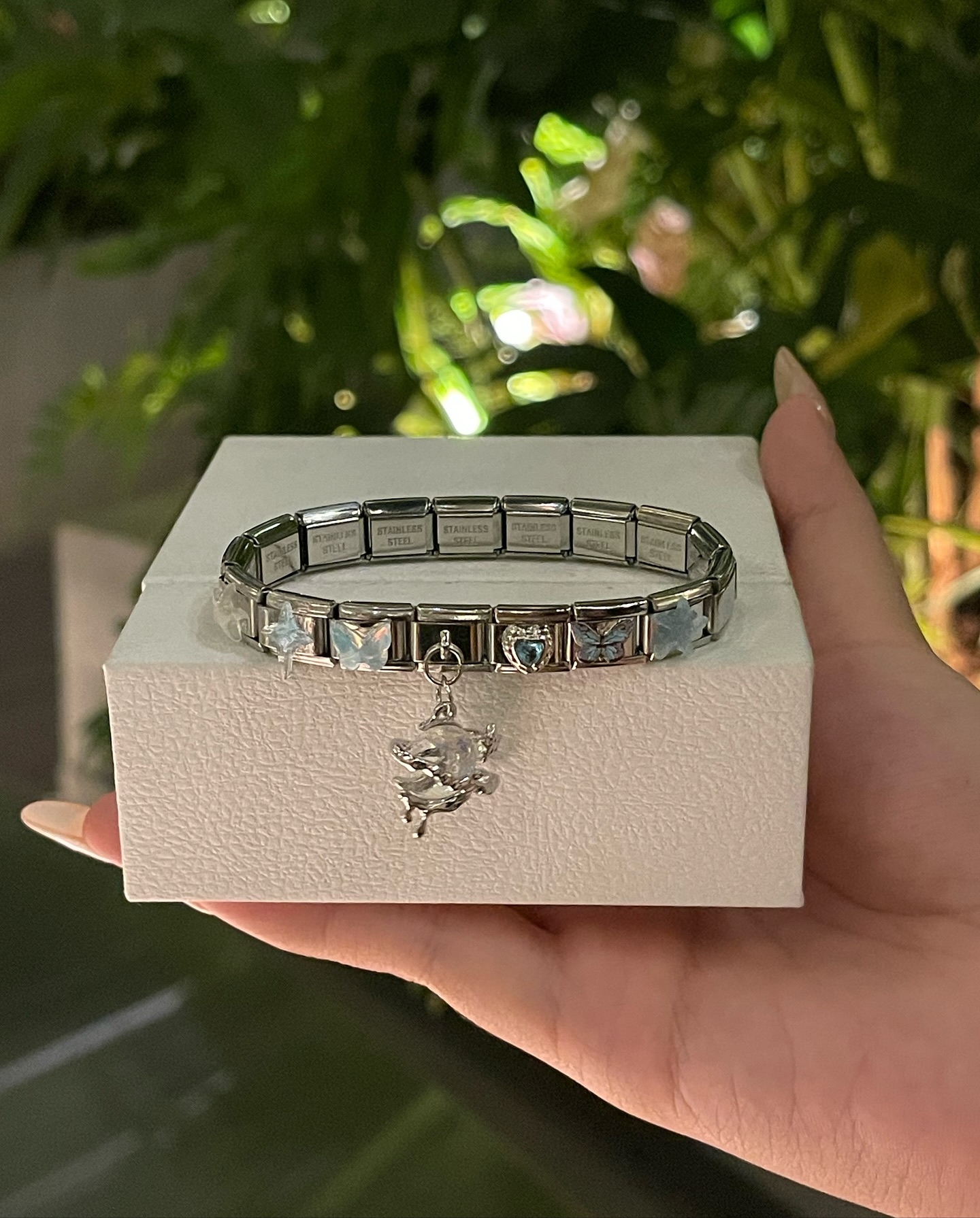 Blue moon_thumbnail_1