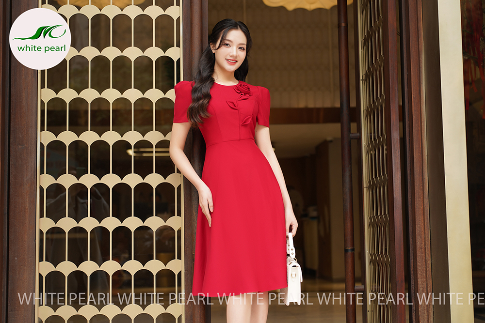 Mẫu đầm xòe liền cổ tròn đính hoa D2401 màu Đỏ thời trang công sở cao cấp White Pearl_thumbnail_4