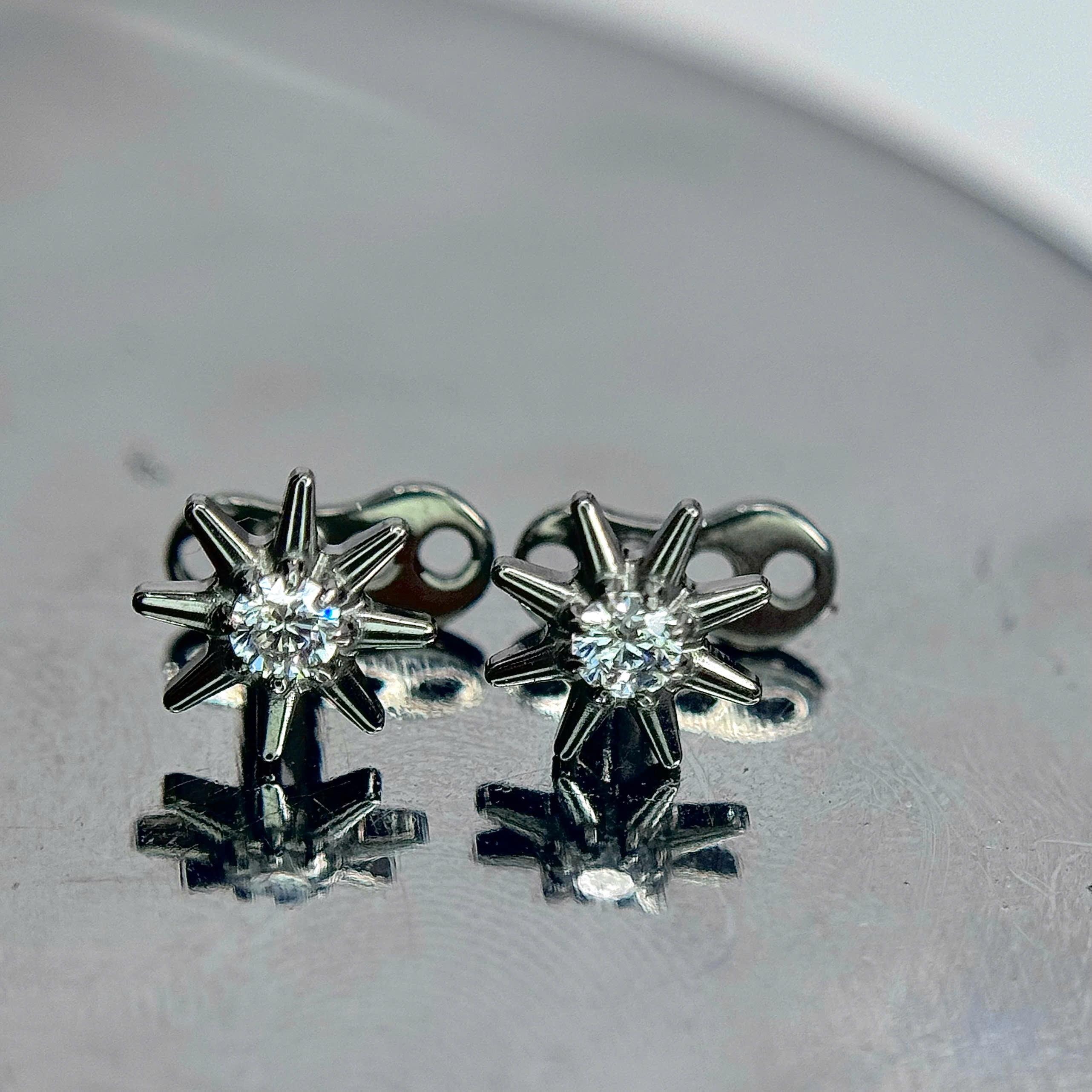 Khuyên cấy titan mặt trời_thumbnail_2