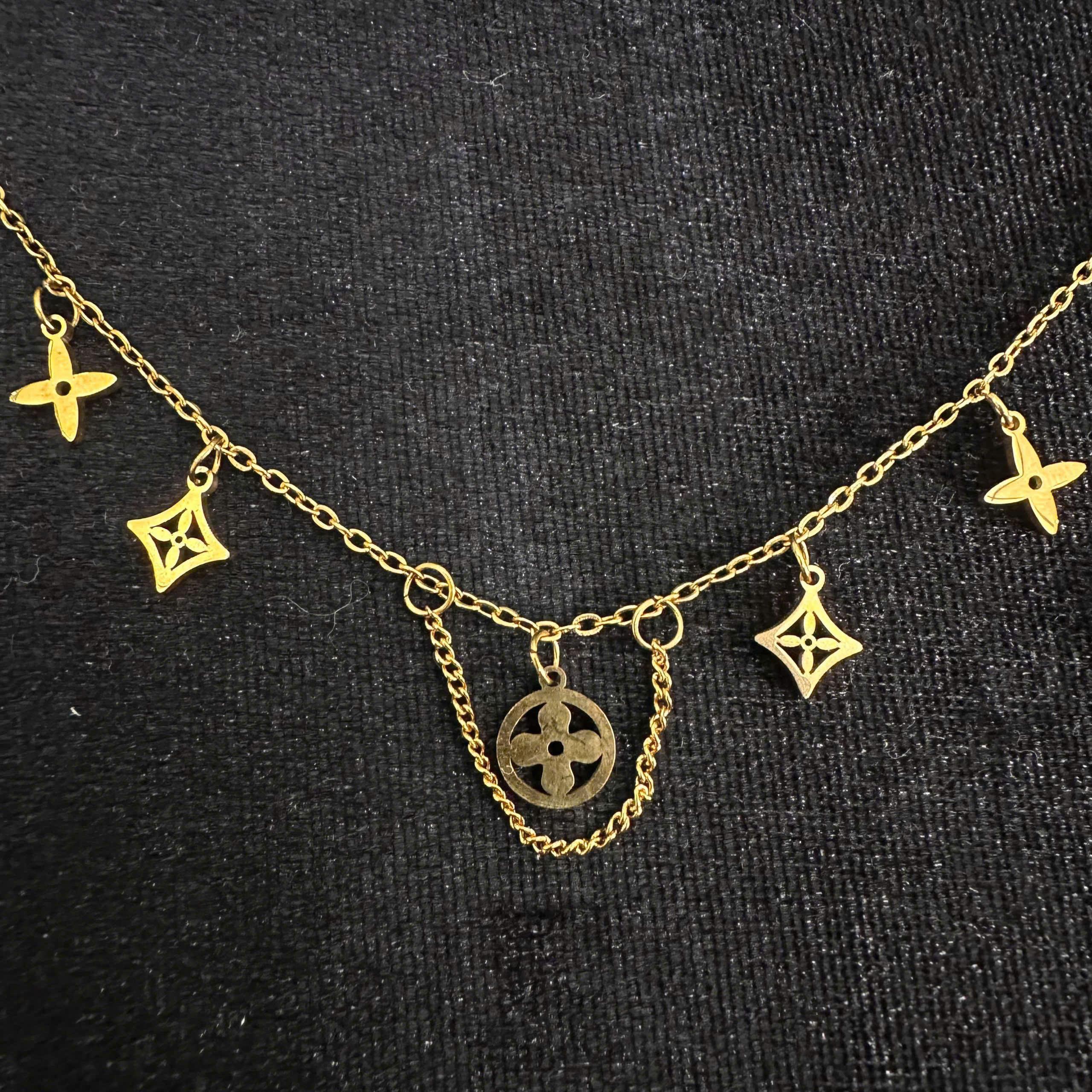 lắc chân titan charm sao bốn cánh rơi màu vàng._thumbnail_1