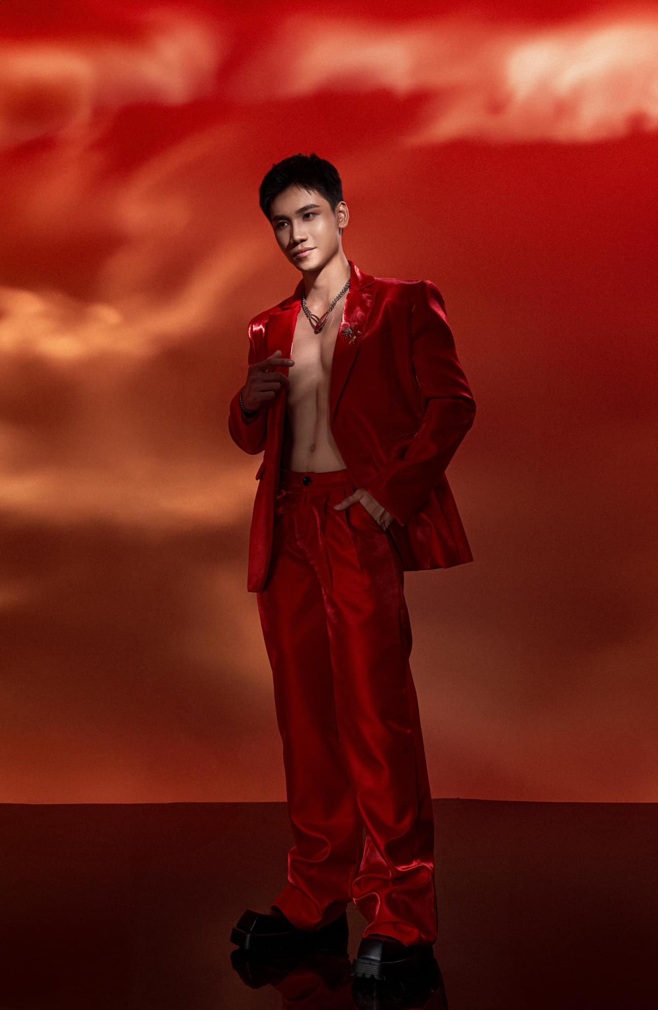 Suit đỏ satin – Quyến rũ & quyền lực_thumbnail_3