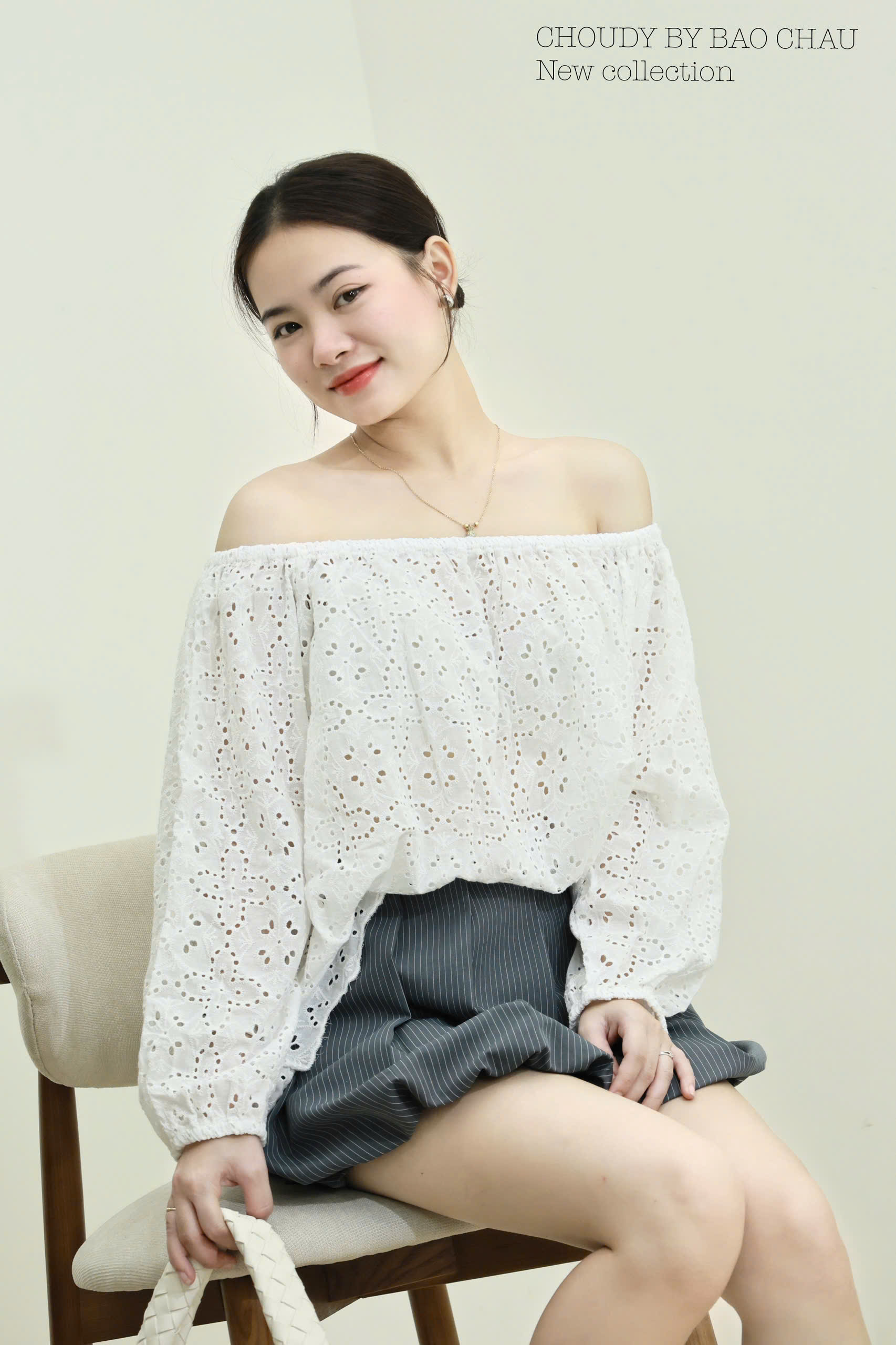 U111 ÁO ĐỤC LỖ TRẮNG_thumbnail_2