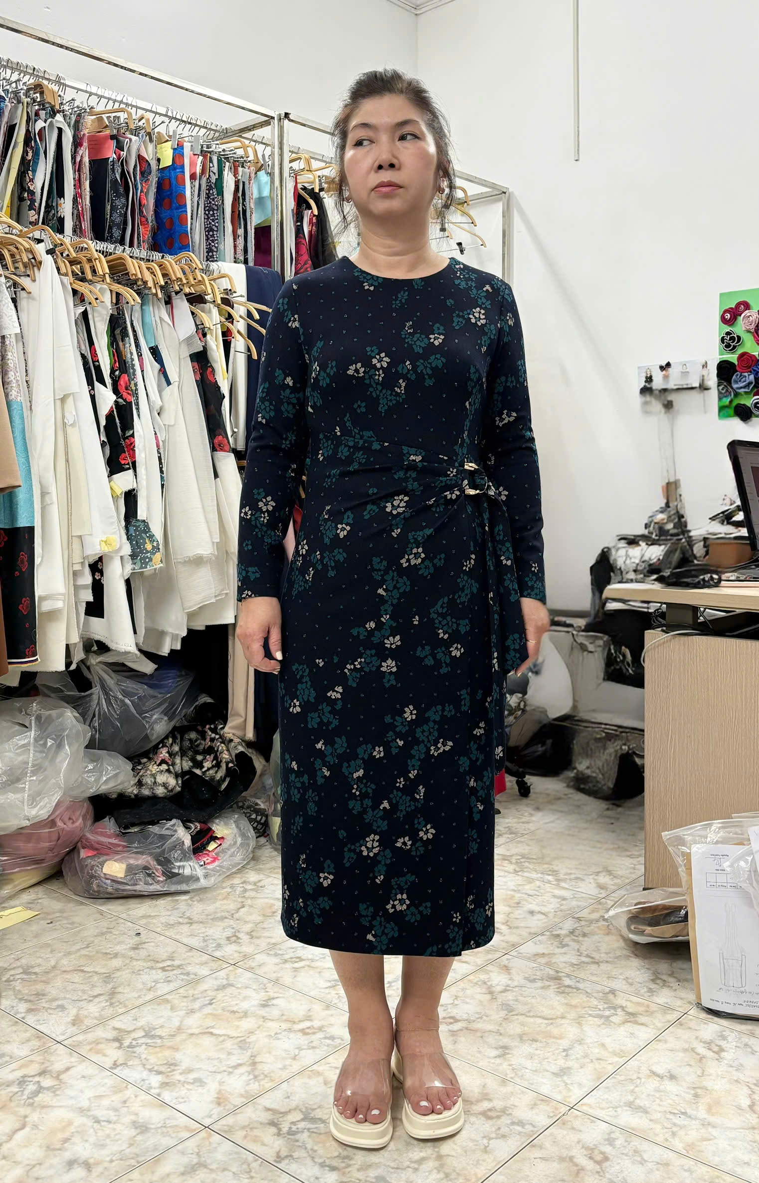 Váy đầm ôm Vải len Họa tiết hoa cách điệu Cổ tròn  Tay  dài Dài đến bắp chân