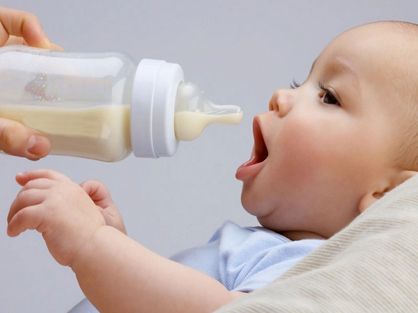 Cùng mẹ giải quyết nỗi lo bé lười bú bình hiệu quả nhất