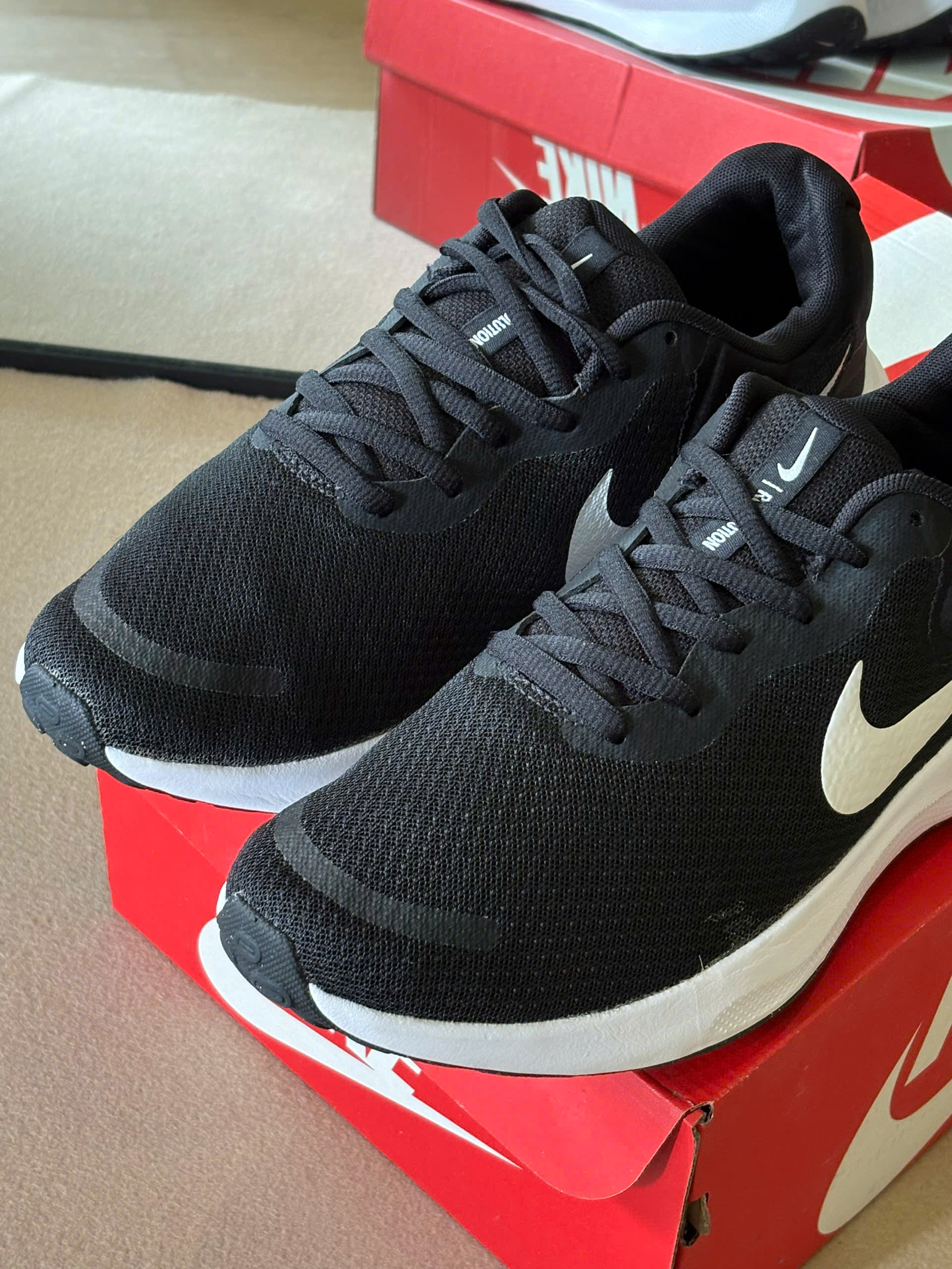 Nike Revolution 7 Black White FB2207-001_thumbnail_6