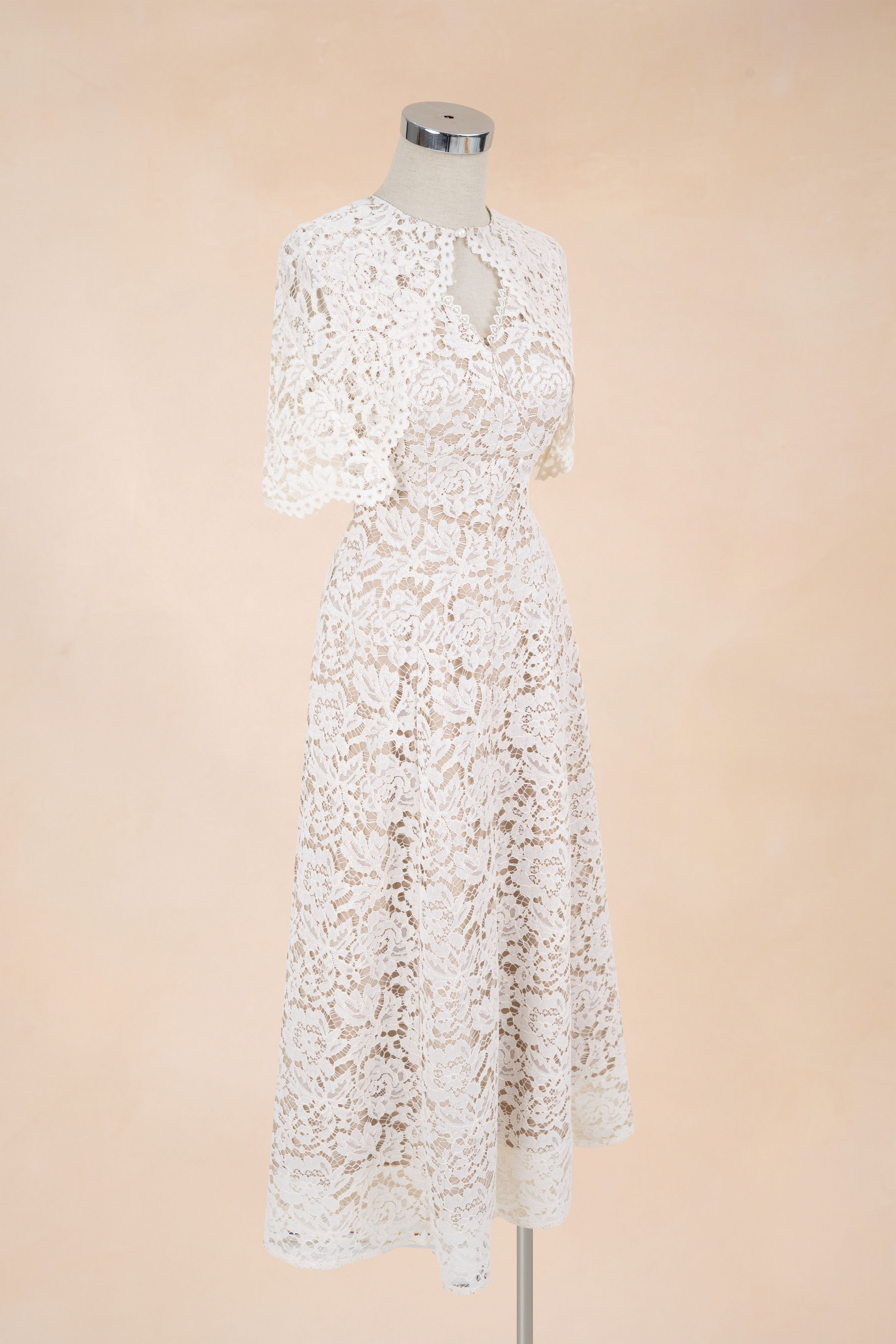 Đầm Xoè Ren Hoa Trùm Vai_thumbnail_2