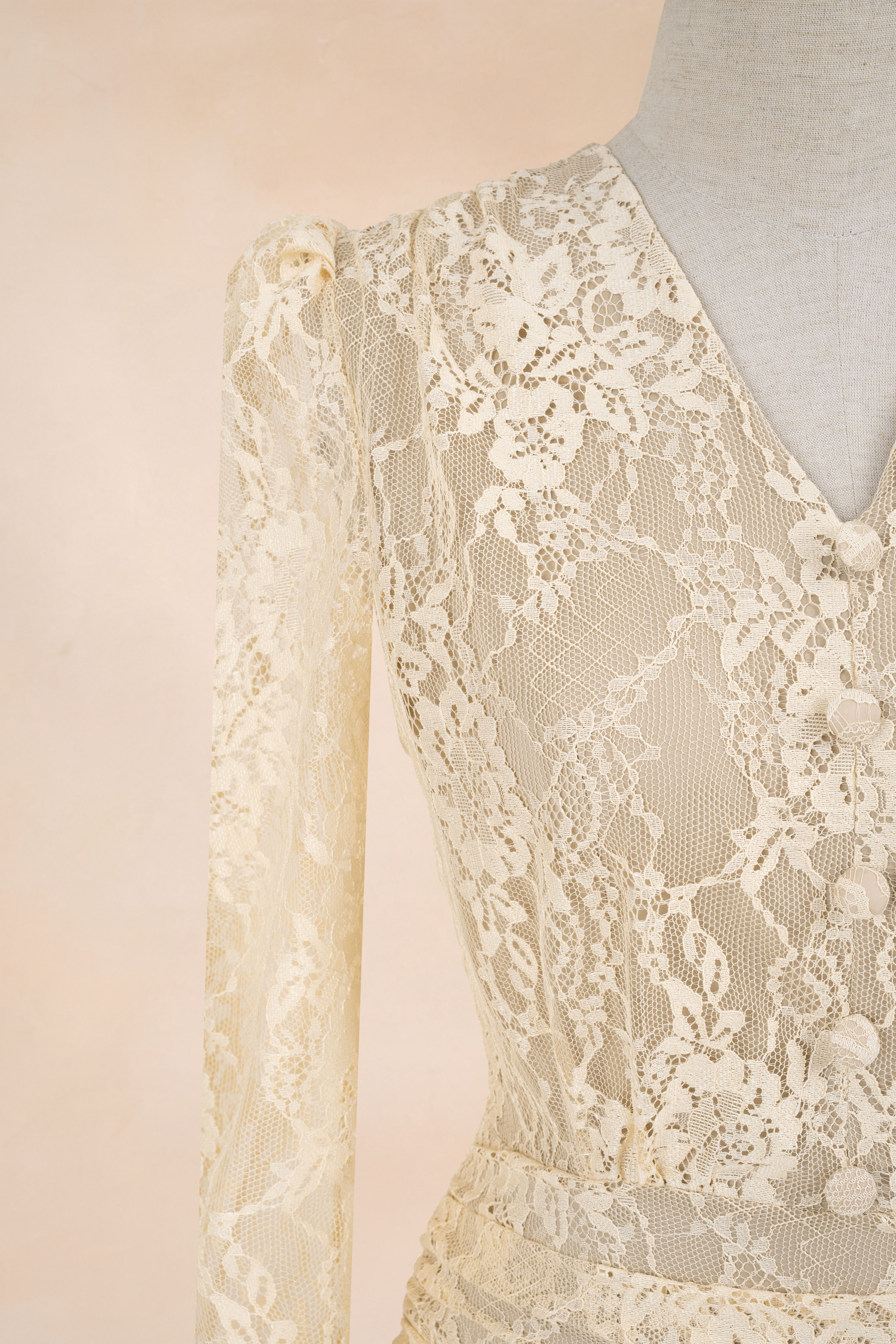 Đầm Xoè Tầng Cổ V Cúc Bọc_thumbnail_3