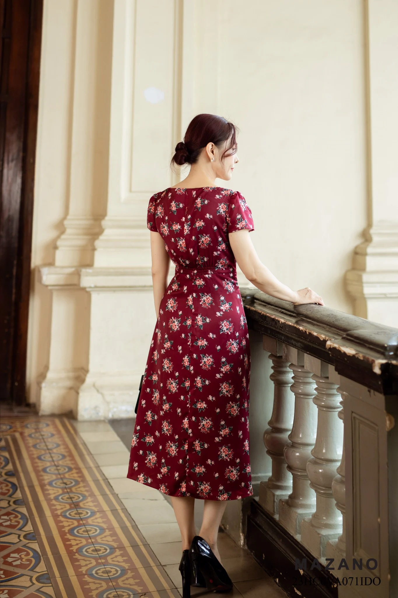 Váy Đầm ôm Chân rủ Vải lụa dày Hoạ tiết hoa in Cổ cách điệu Tay ngắn Dài ngang bắp chân_thumbnail_3