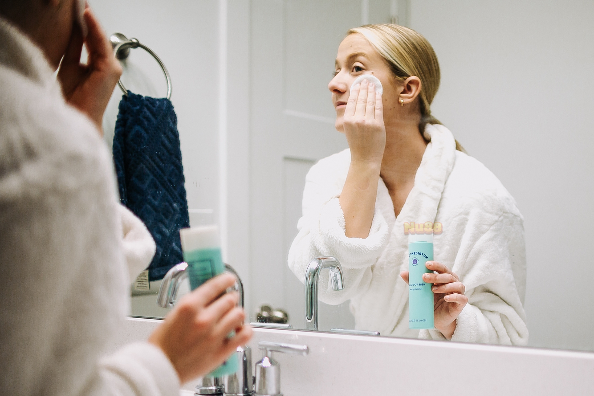 Nước hoa hồng Here You Glow Exfoliating Toner Nuskin