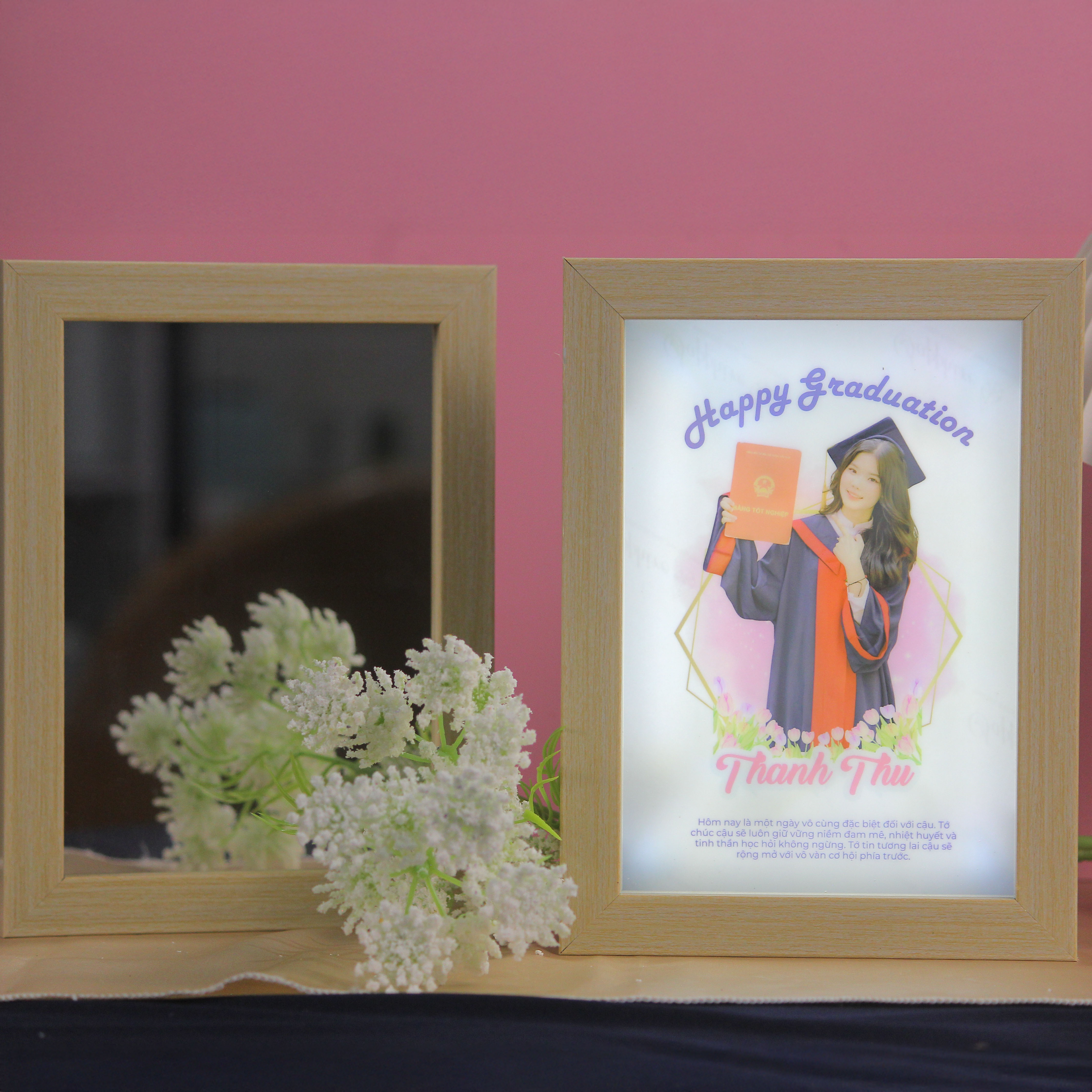 Tranh Gương Đèn Led In Ảnh Cá Nhân Hóa – Quà Tặng Tốt Nghiệp Ý Nghĩa Dành Cho Bạn Bè, Người Thân Kỷ Niệm Ngày Ra Trường_thumbnail_8