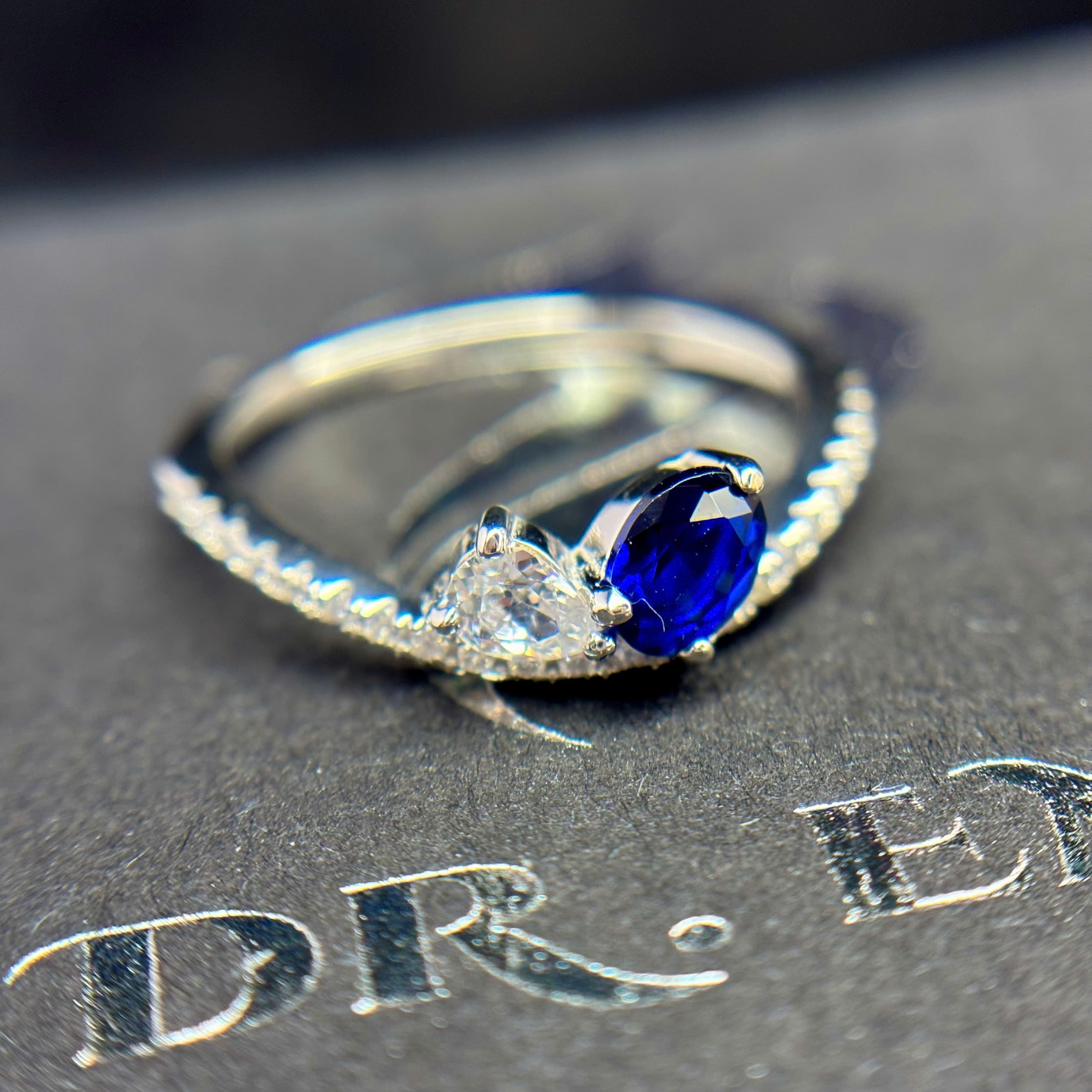 Nhẫn bạc xi bạch kim 2 đá xanh trắng size 7_thumbnail_2