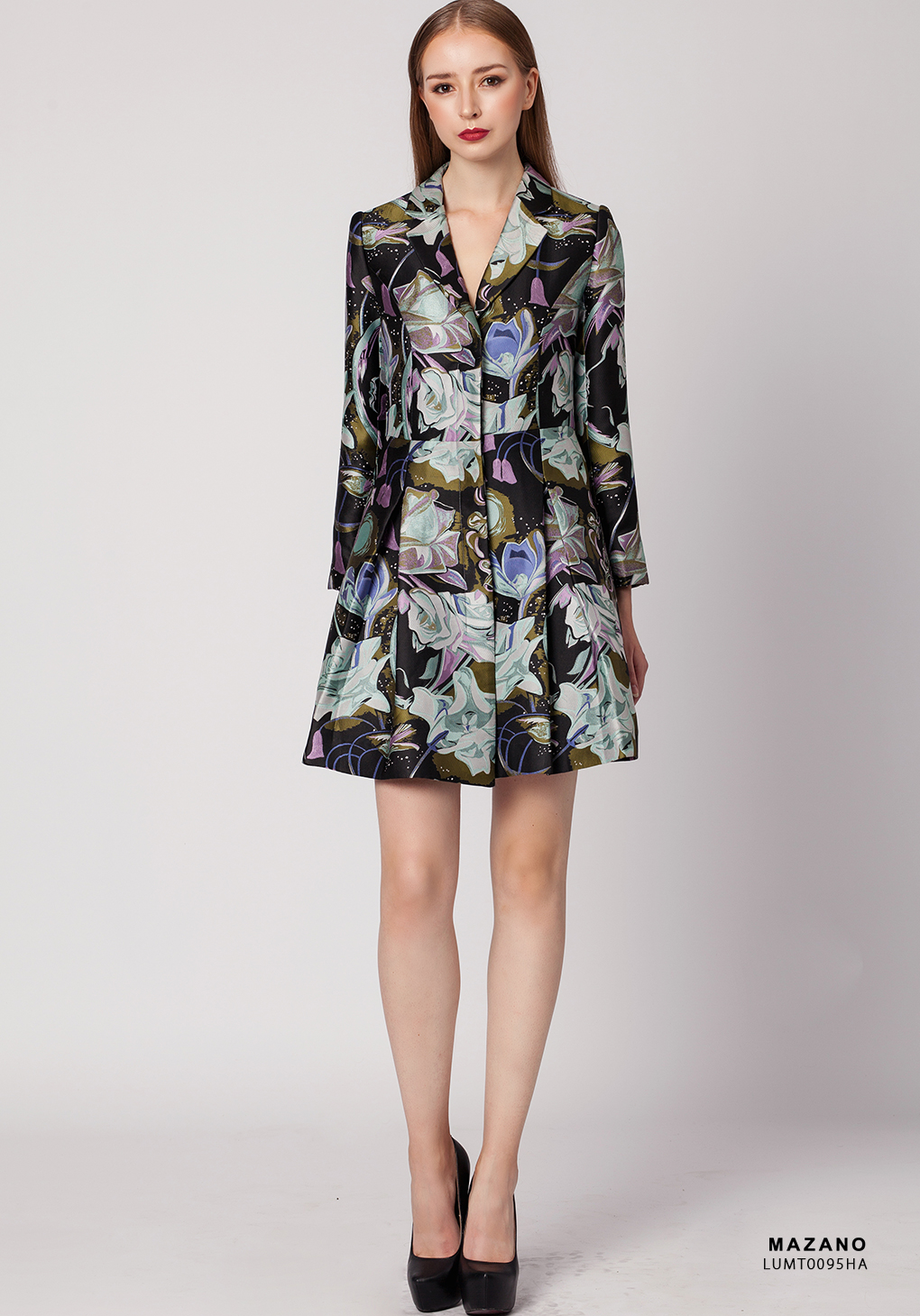 Măng tô hoa văn cổ điển