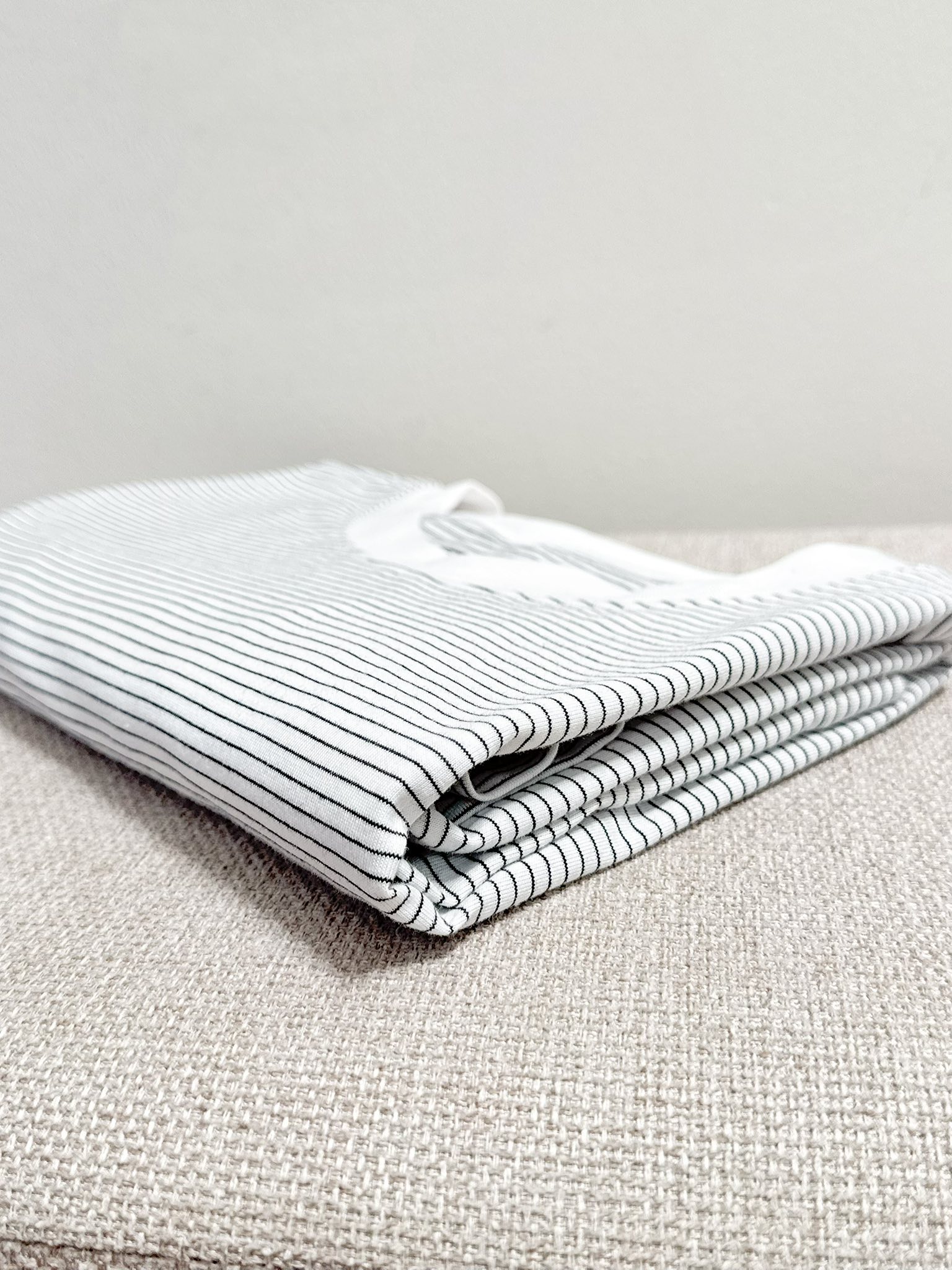 E237 ÁO PHÔNG NAM TRẮNG KẺ ĐEN NHỎ MUJI_thumbnail_4