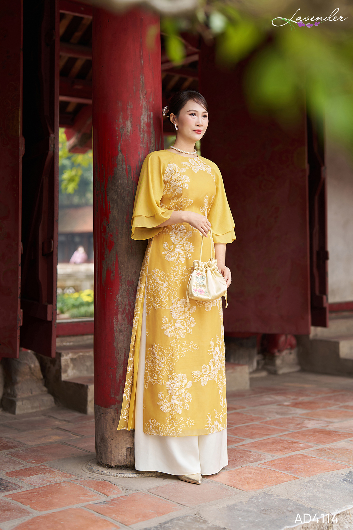 Áo dài tơ thêu màu vàng AD4114_thumbnail_2