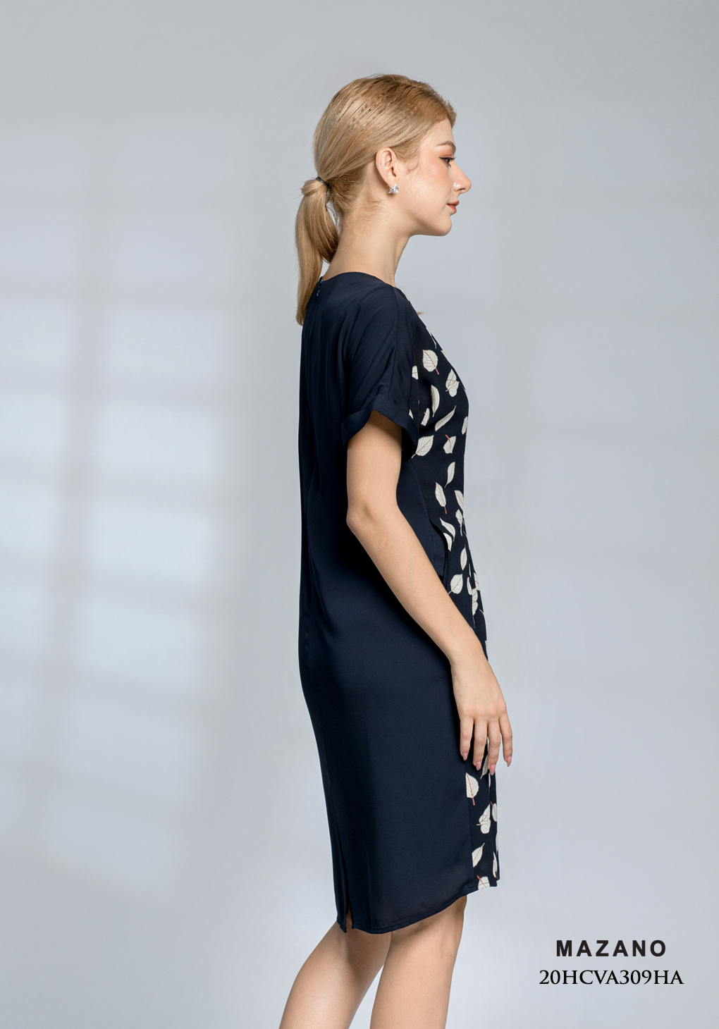 Đầm đen suông họa tiết phối lưng xanh trơn_thumbnail_2