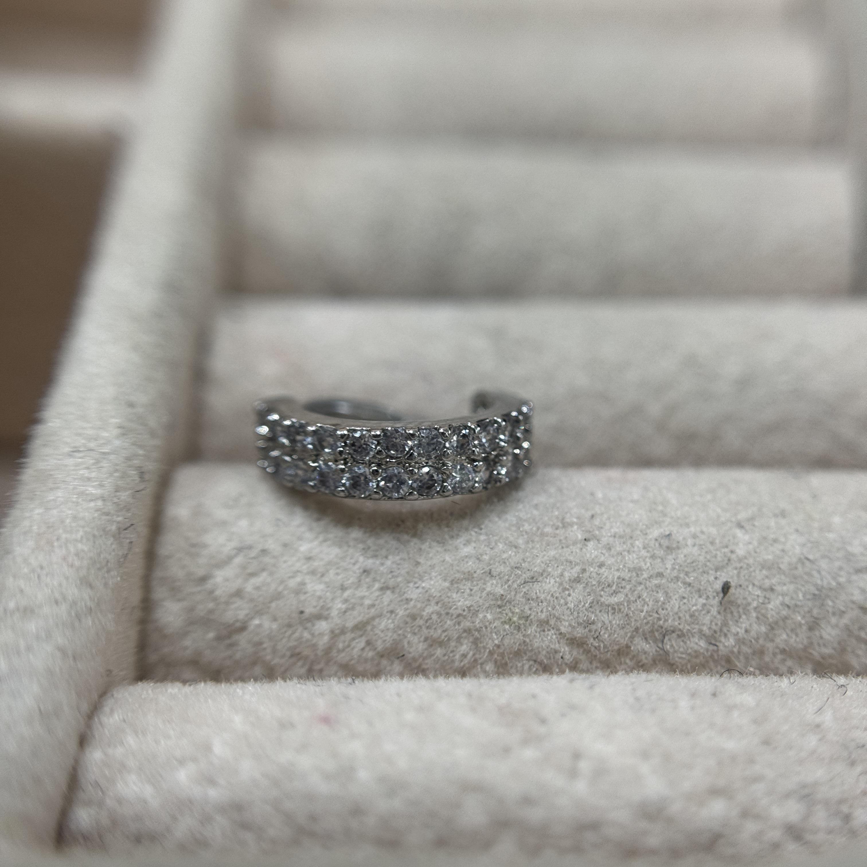 vòng bẻ màu bạc hai dải kim cương trắng vuông nhỏ size 8_thumbnail_1