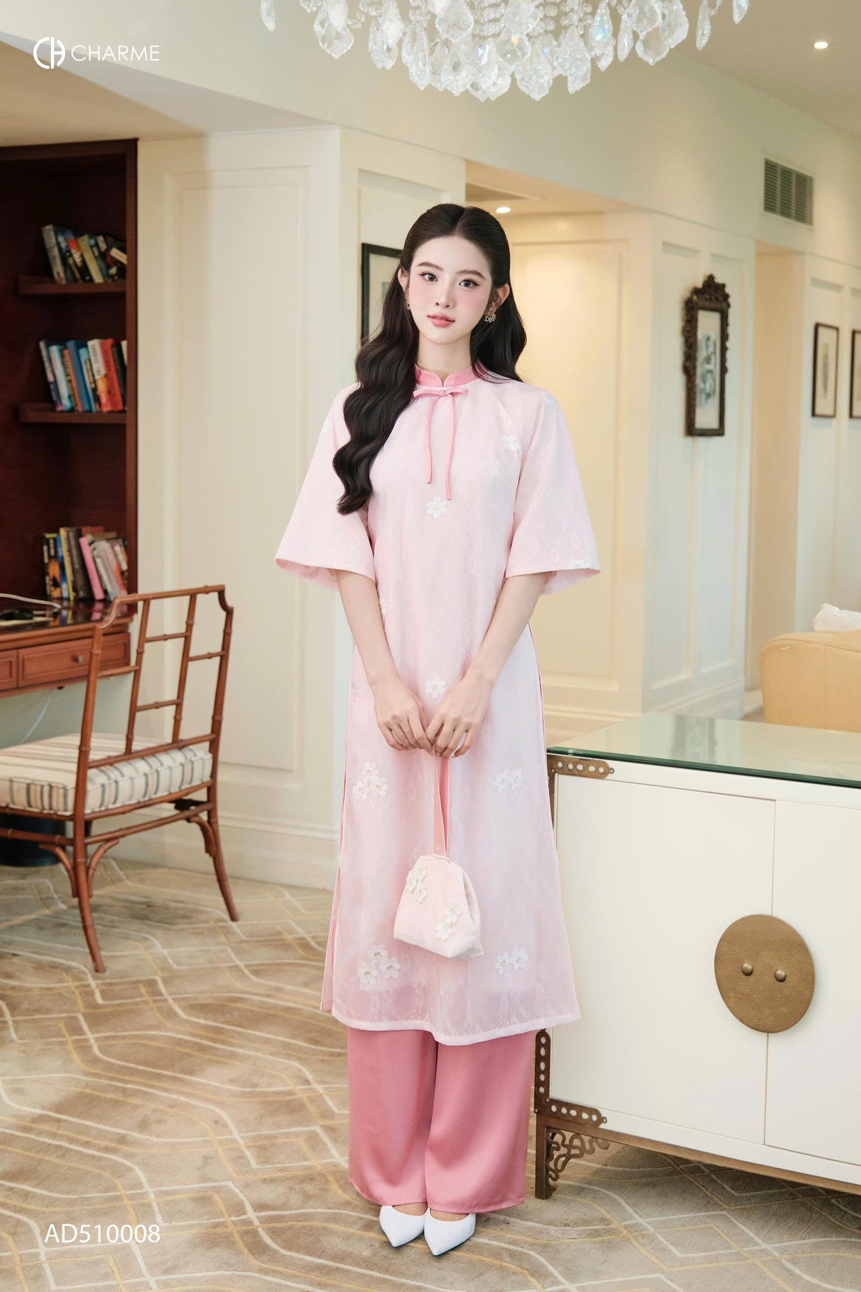 Áo dài cổ nơ thêu hoa