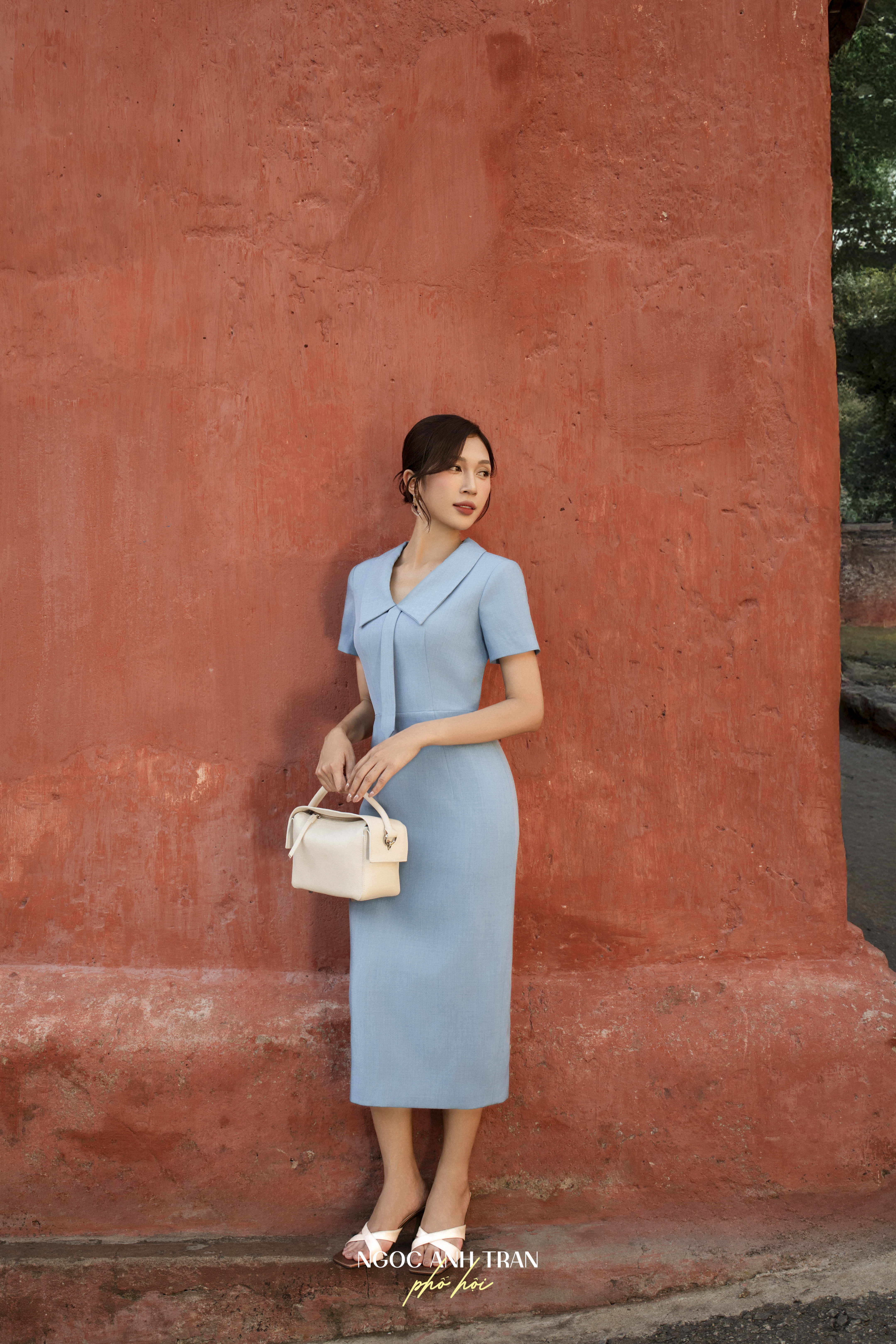 D134 - Váy xanh lơ cà vạt