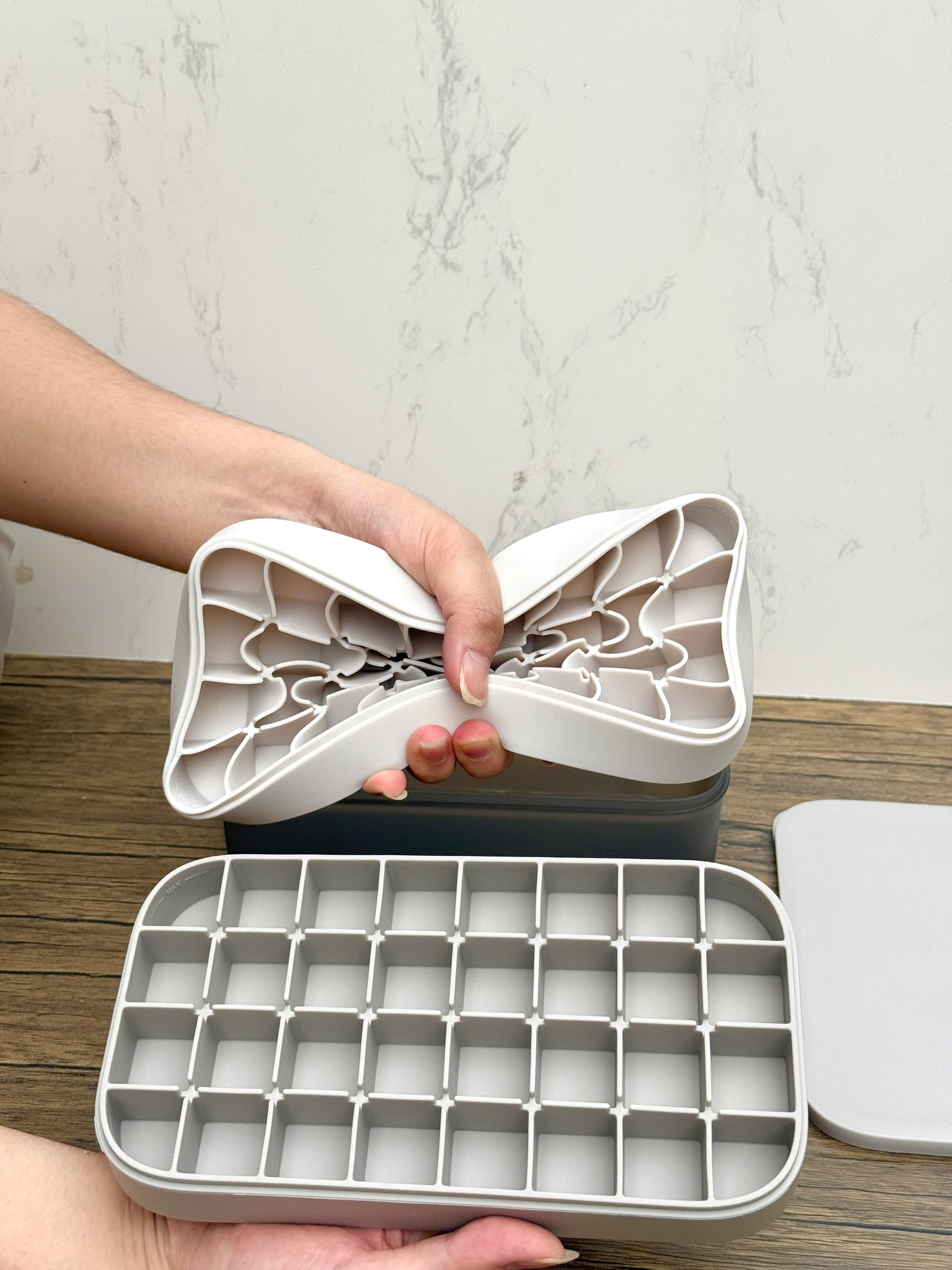 Hộp 2 Khay Đá Silicon Có Nắp Đậy & Khay Trữ Đá Mirai_thumbnail_5