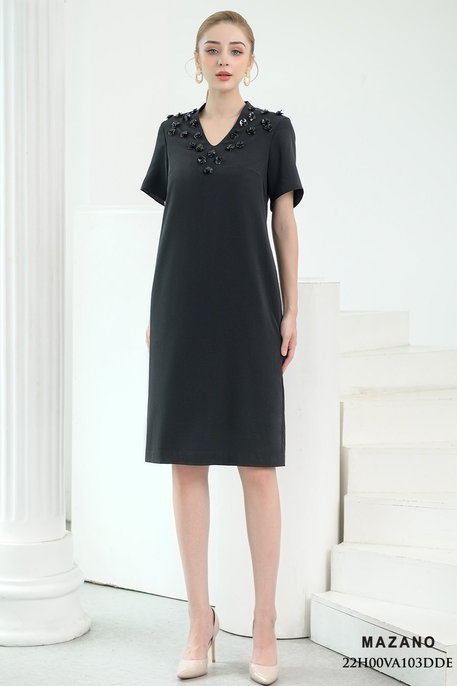 Đầm suông dài tay cách điệu trang trí sequin