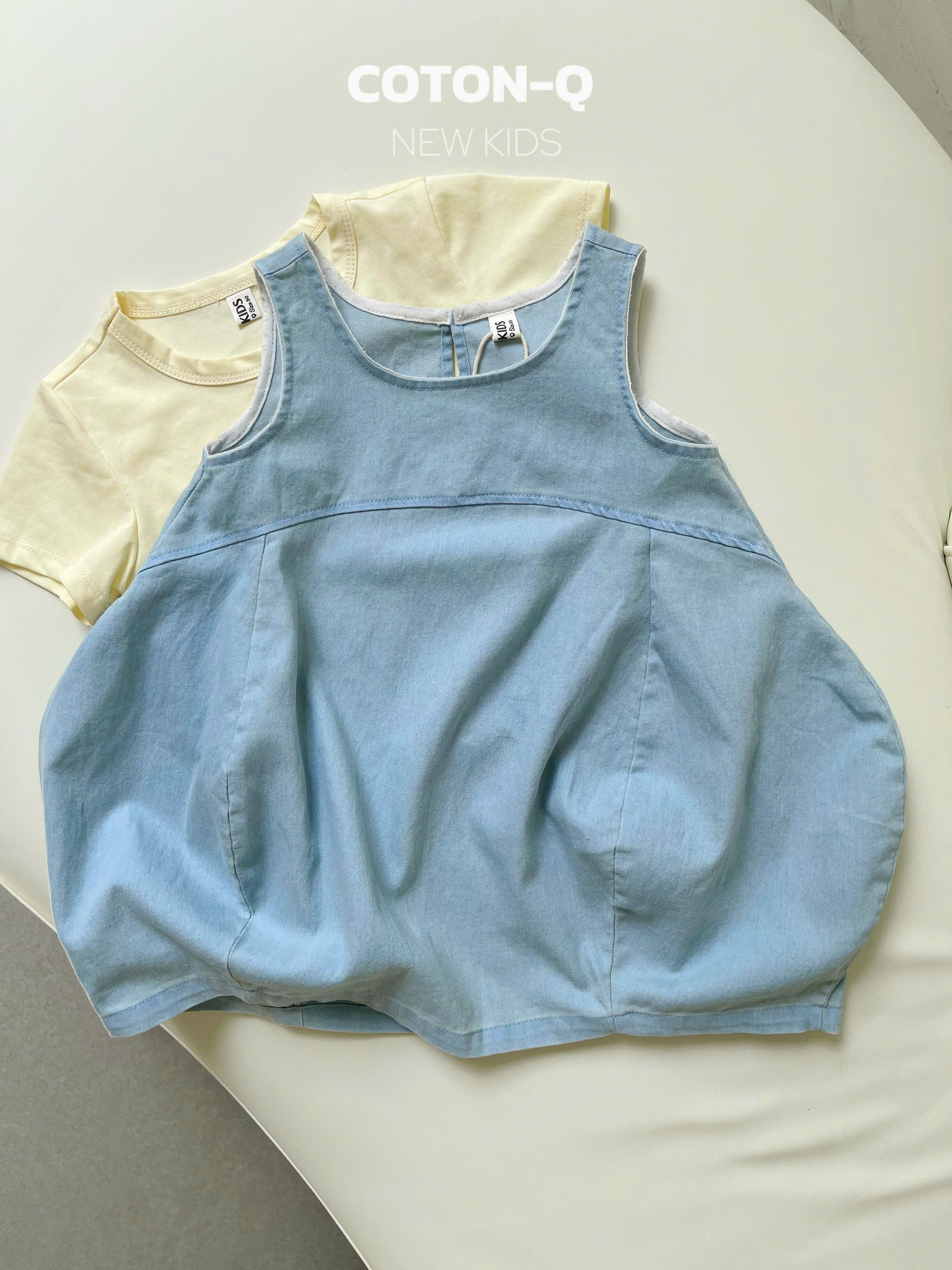 HE52 - Set áo thun + yếm jean bé gái