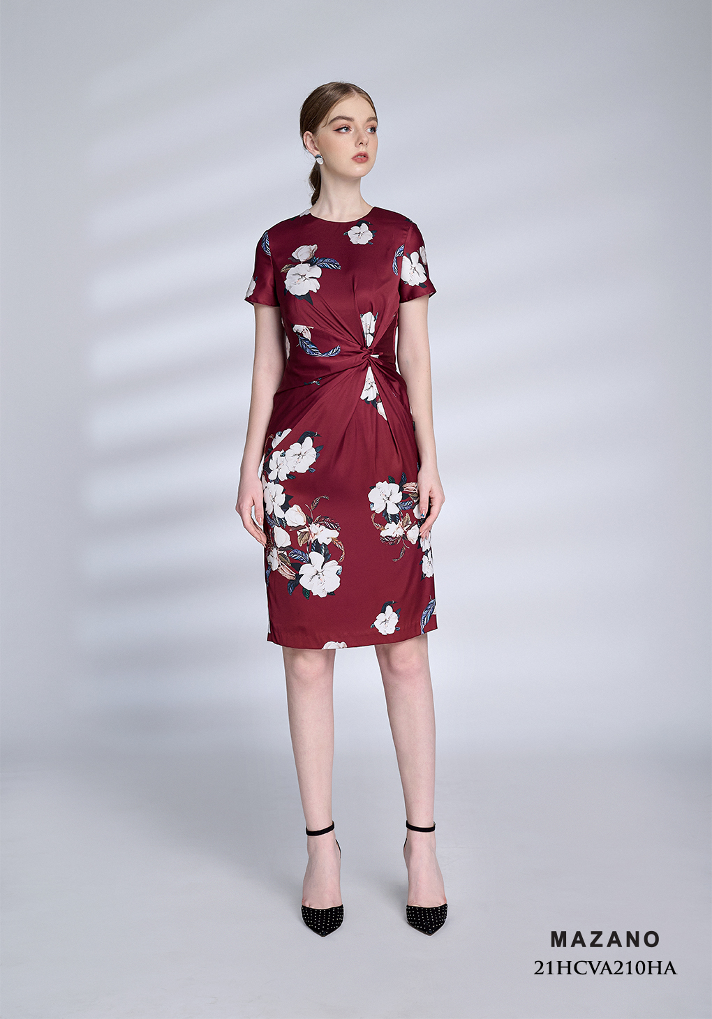 Váy nền đỏ họa tiết xoắn eo_thumbnail_0