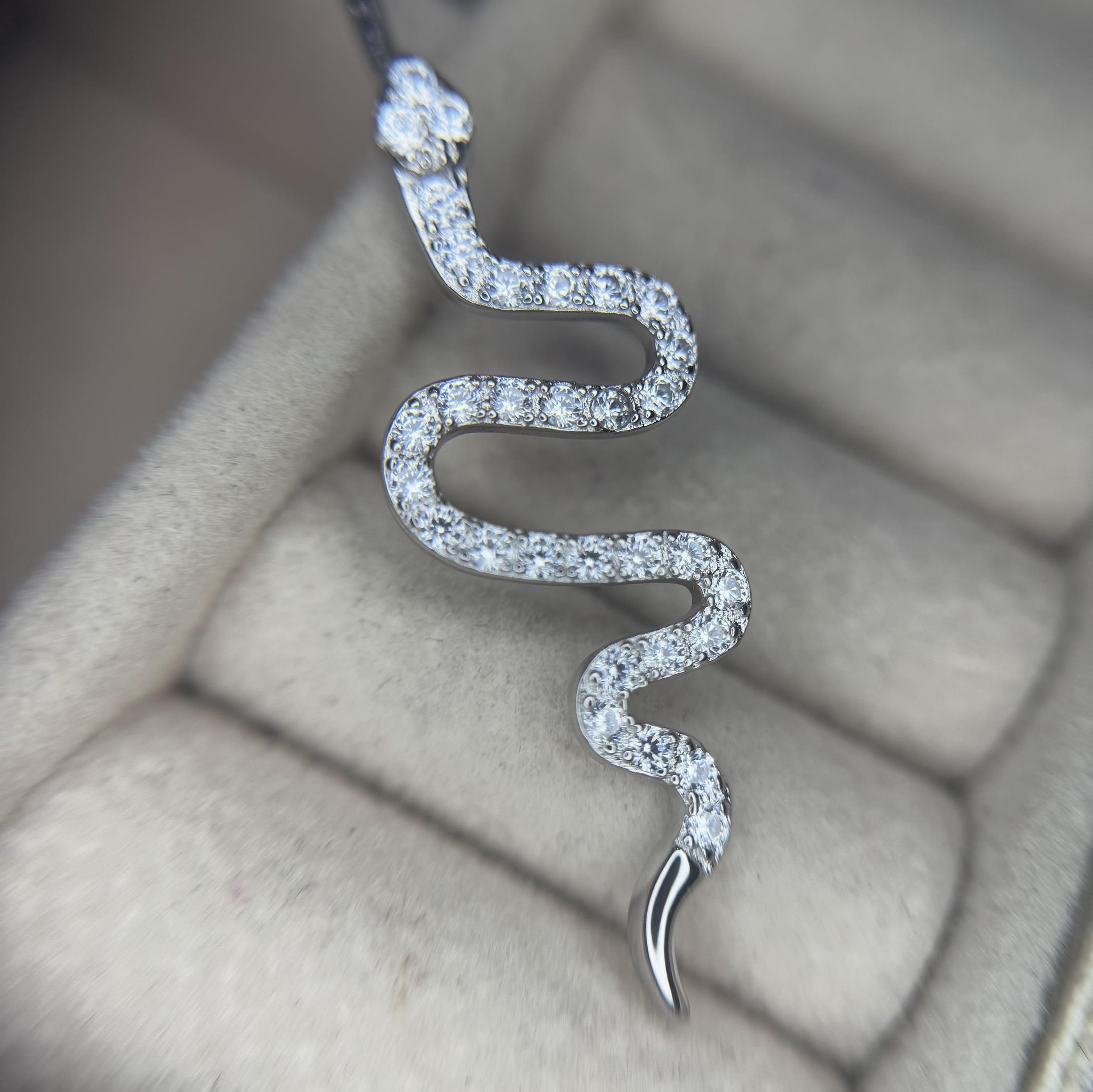 rốn bạc xi bạch kim con rắn uốn éo dài kim full kim cương 