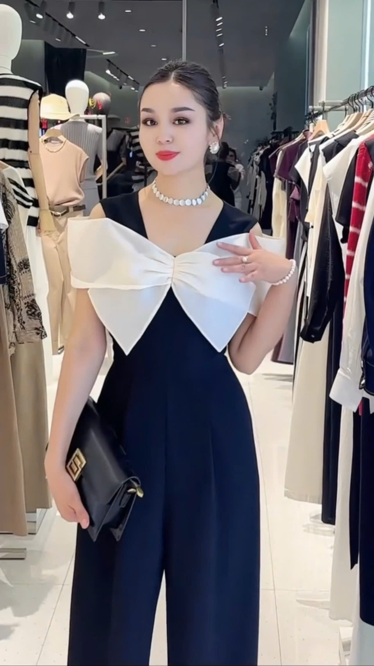 Jumpuit dài thiết kế phối nơ quần ống rộng Phong Cách