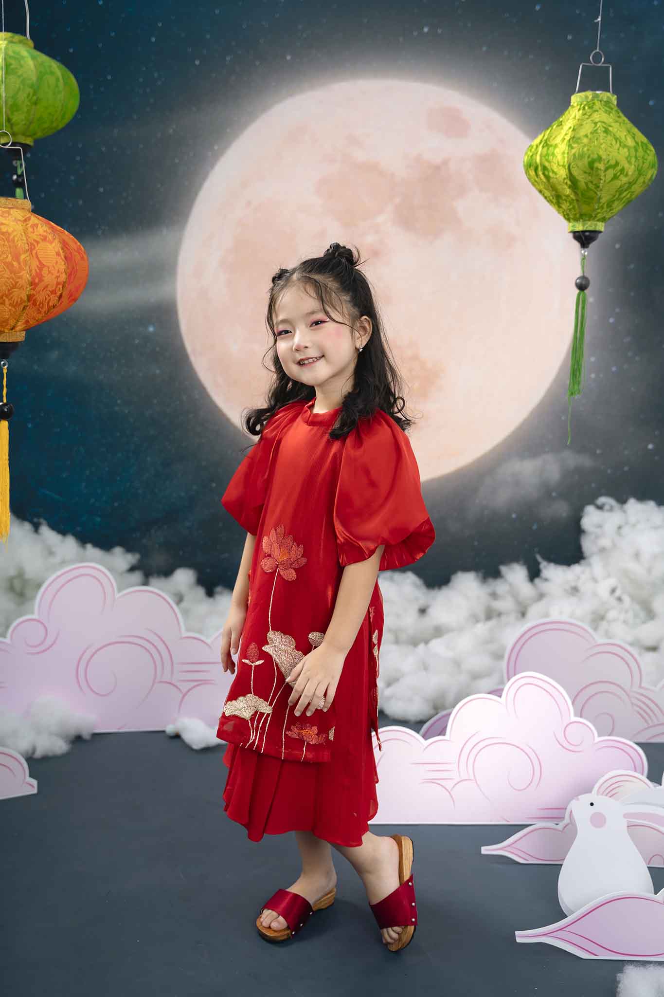 Áo dài thêu hoa sen