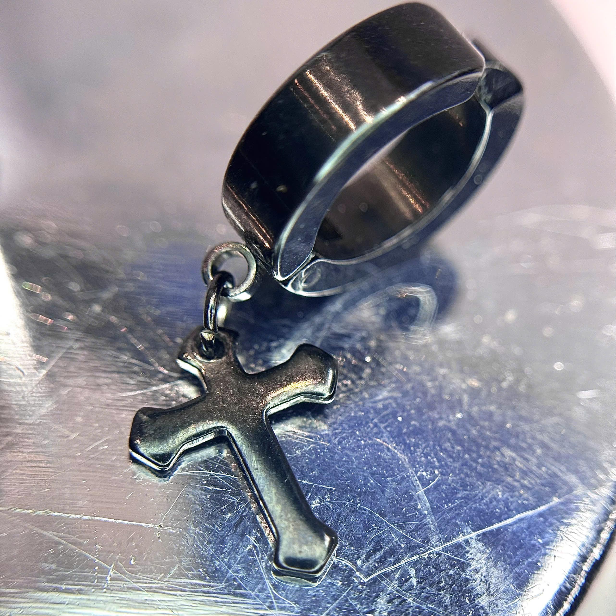 Khuyên kẹp giả thánh giá đen rơi_thumbnail_2