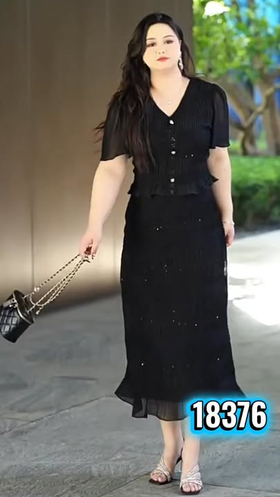 18376-Đầm suông ren đen giả rời kết nút (voan ren,lót)
