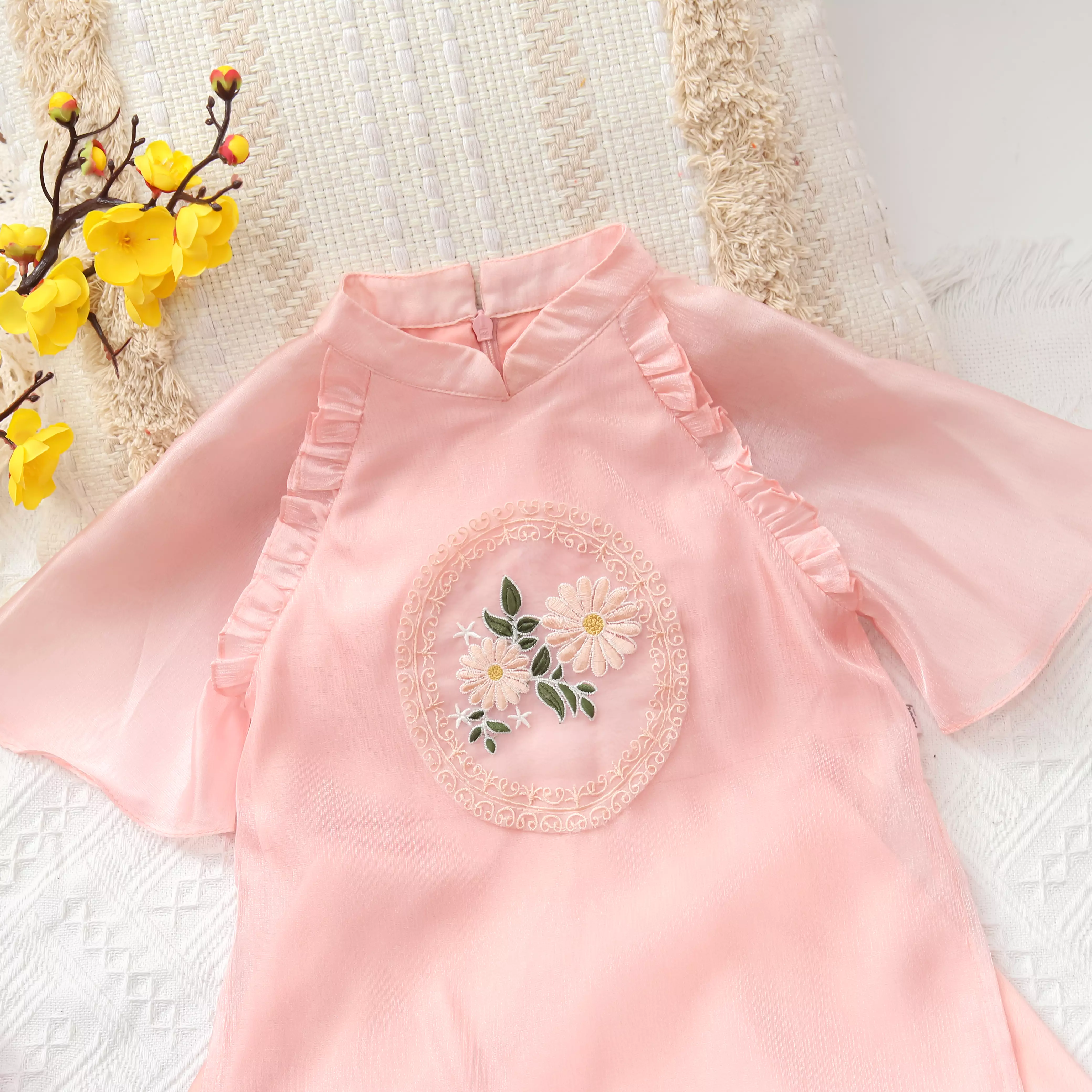 Áo dài đính thêu hoa ngực_thumbnail_4