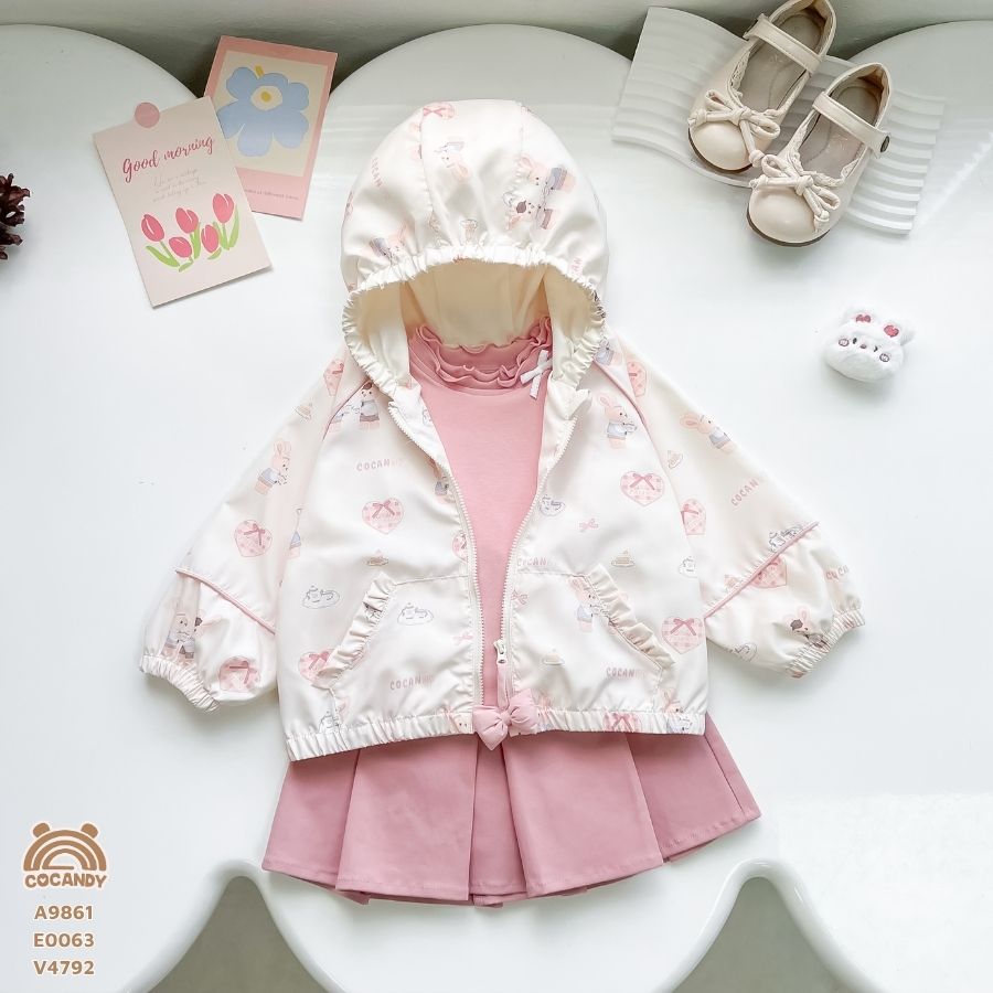 Áo khoác gió BE họa tiết trái tim