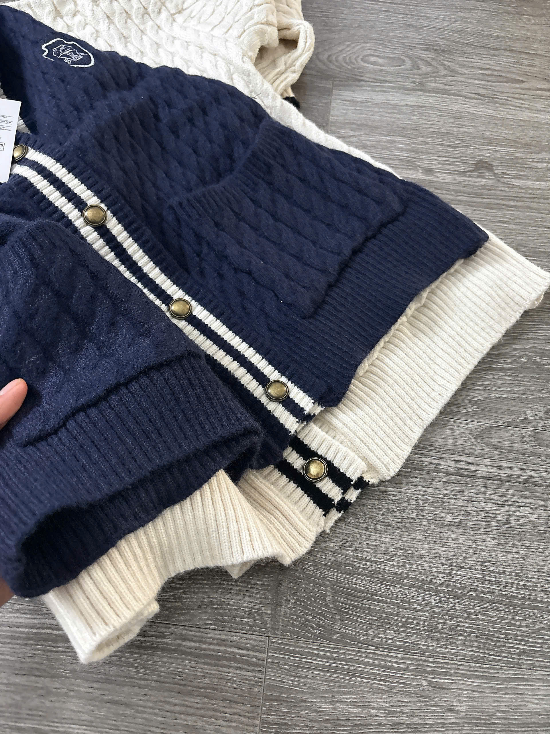 A805 ÁO KHOÁC DỆT KIM 2 MÀU_thumbnail_7