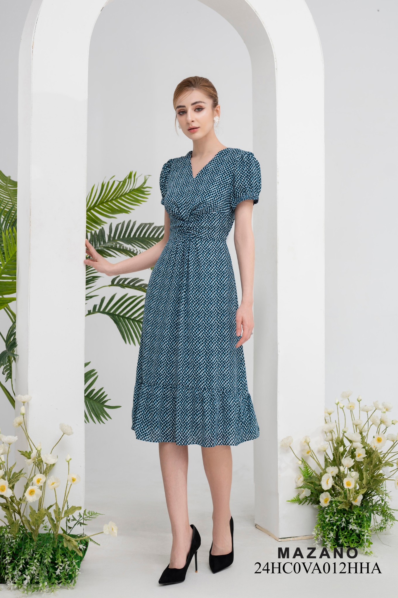 Đầm dạo phố nhún eo chân bèo rủ