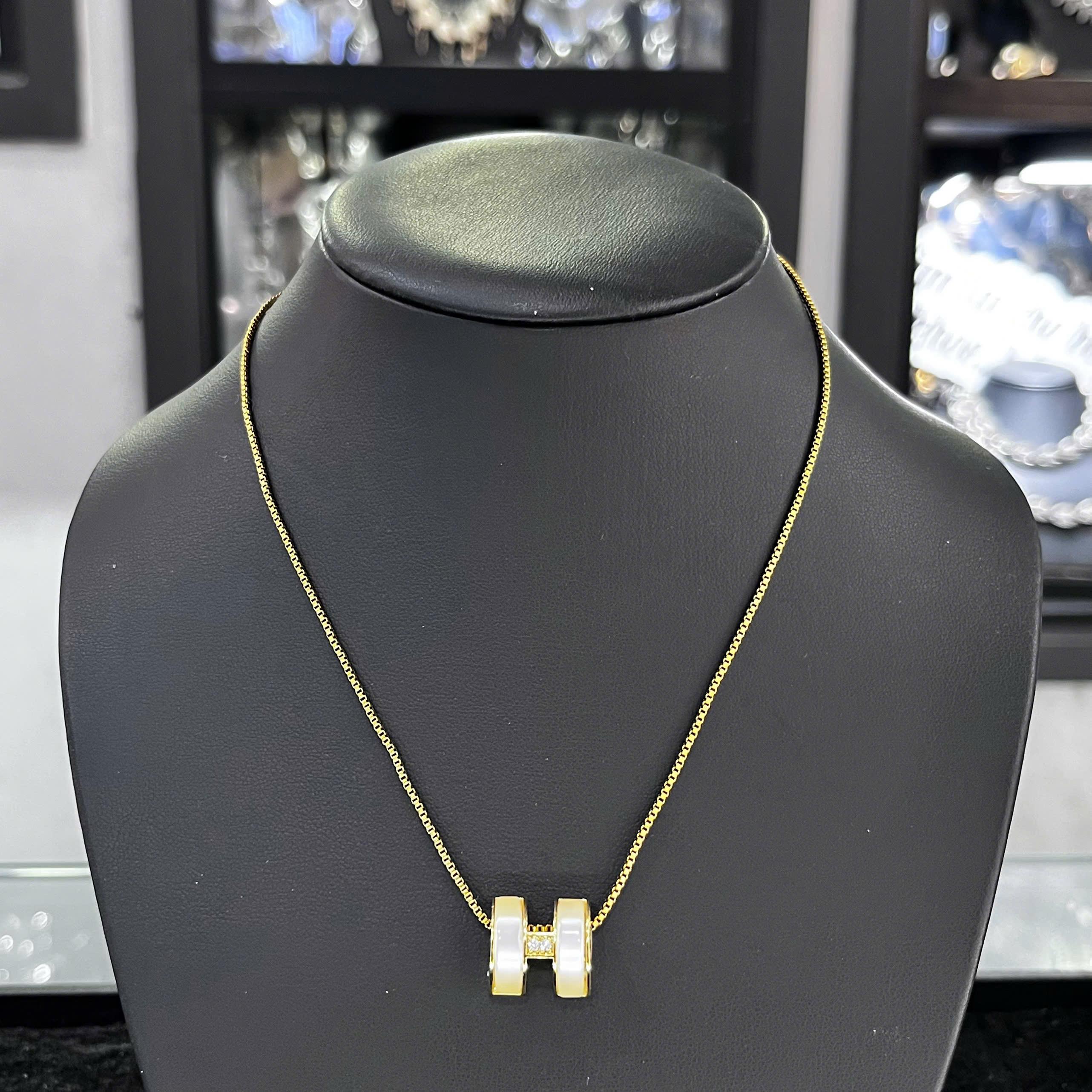 Vòng cổ titan vàng chữ H trắng _thumbnail_2