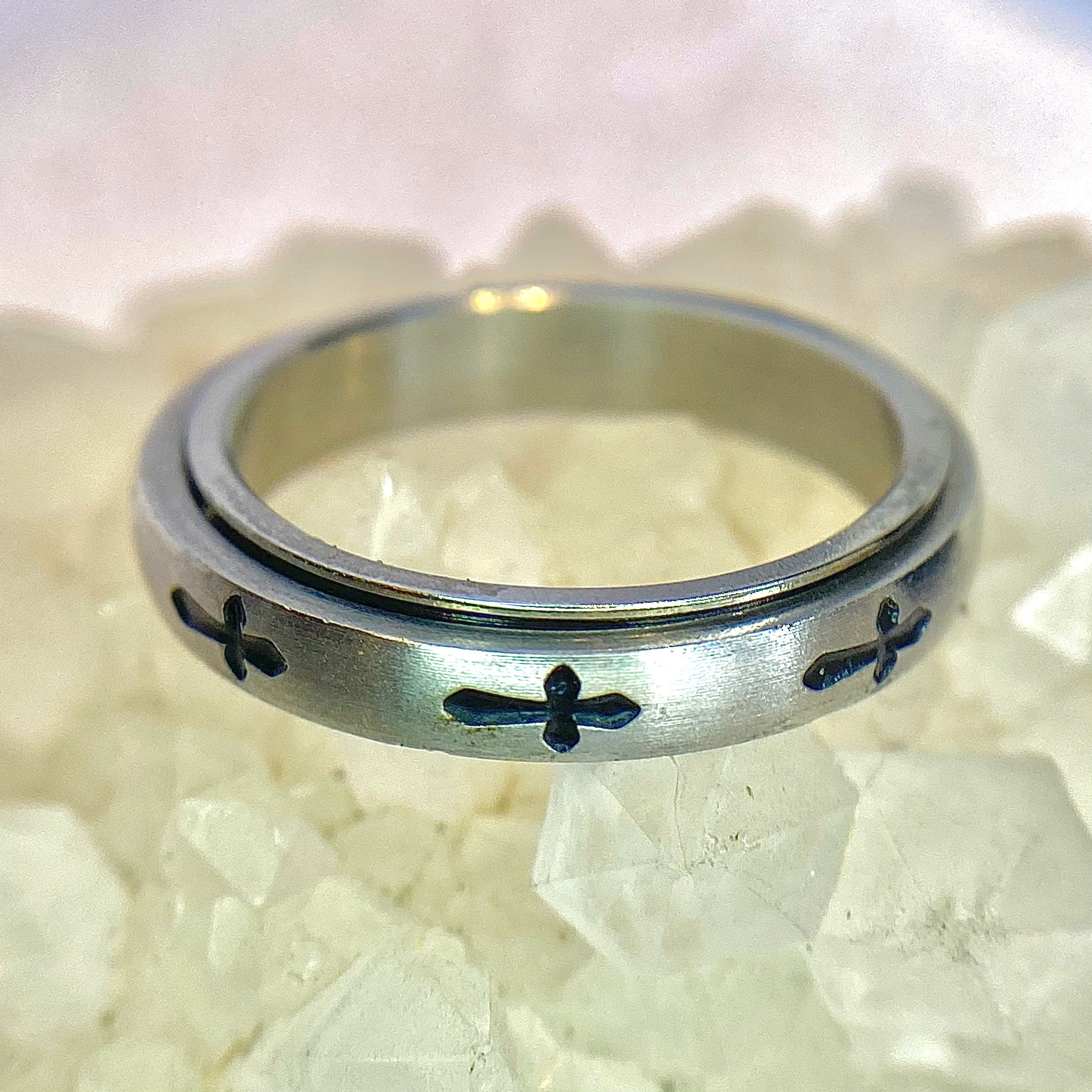 Nhẫn chrome thánh giá bản mỏng xoay size 7_thumbnail_1