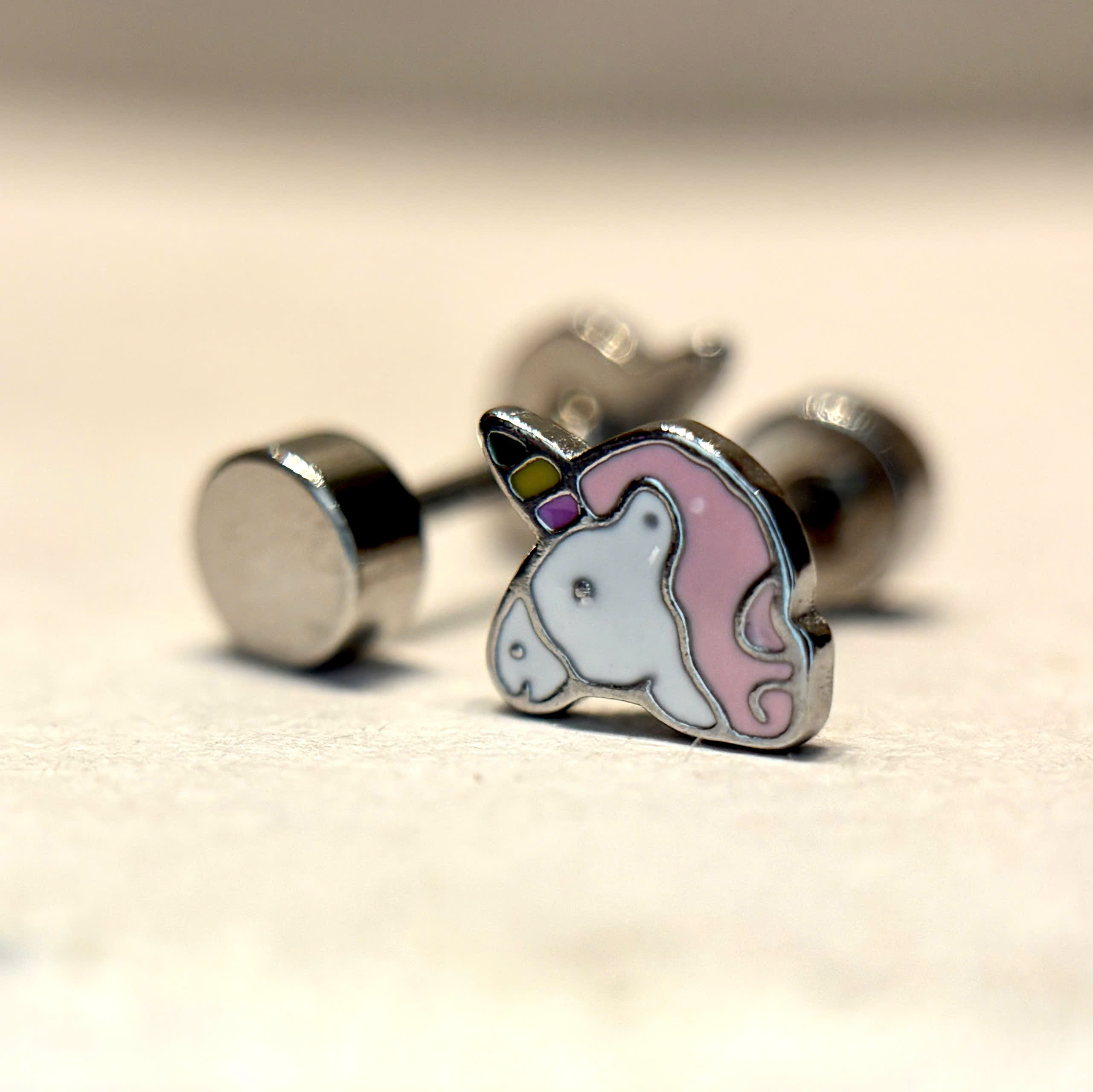 Khuyên kiểu ngựa pony trơn bi