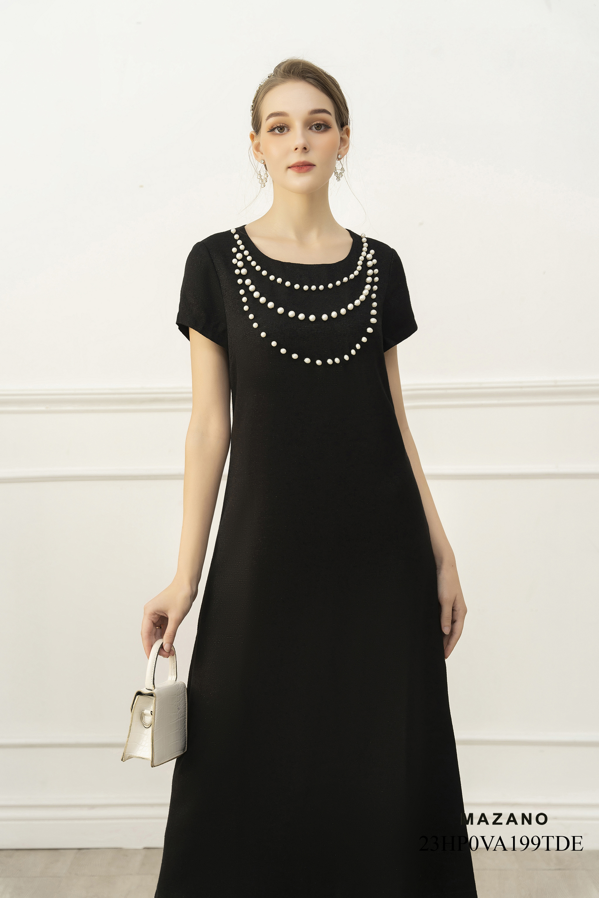 Đầm suông A dài đính ngọc trai cổ_thumbnail_2