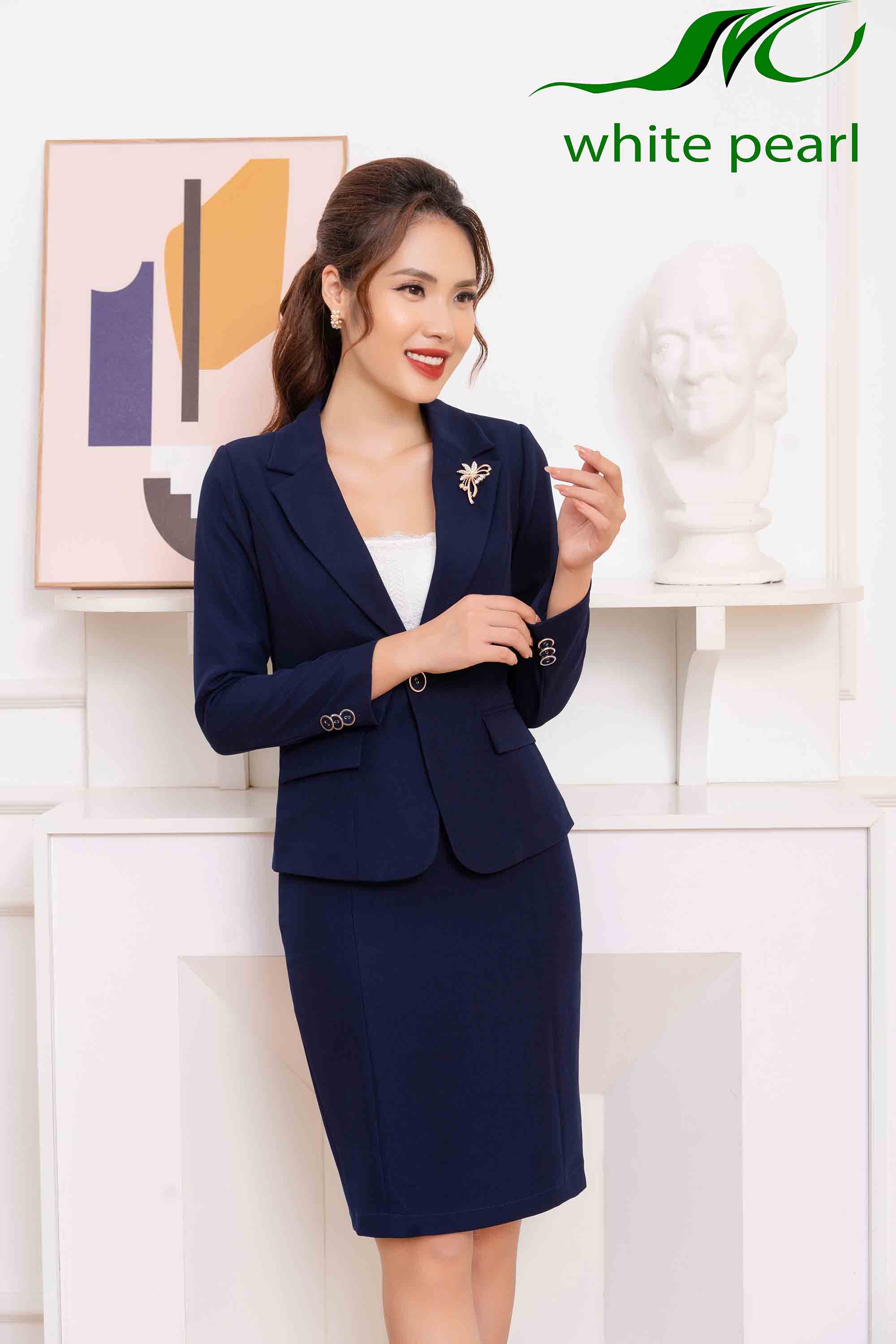 Bộ vest dáng ngắn kết hợp chân váy bút chì thời trang công sở cao cấp White Pearl